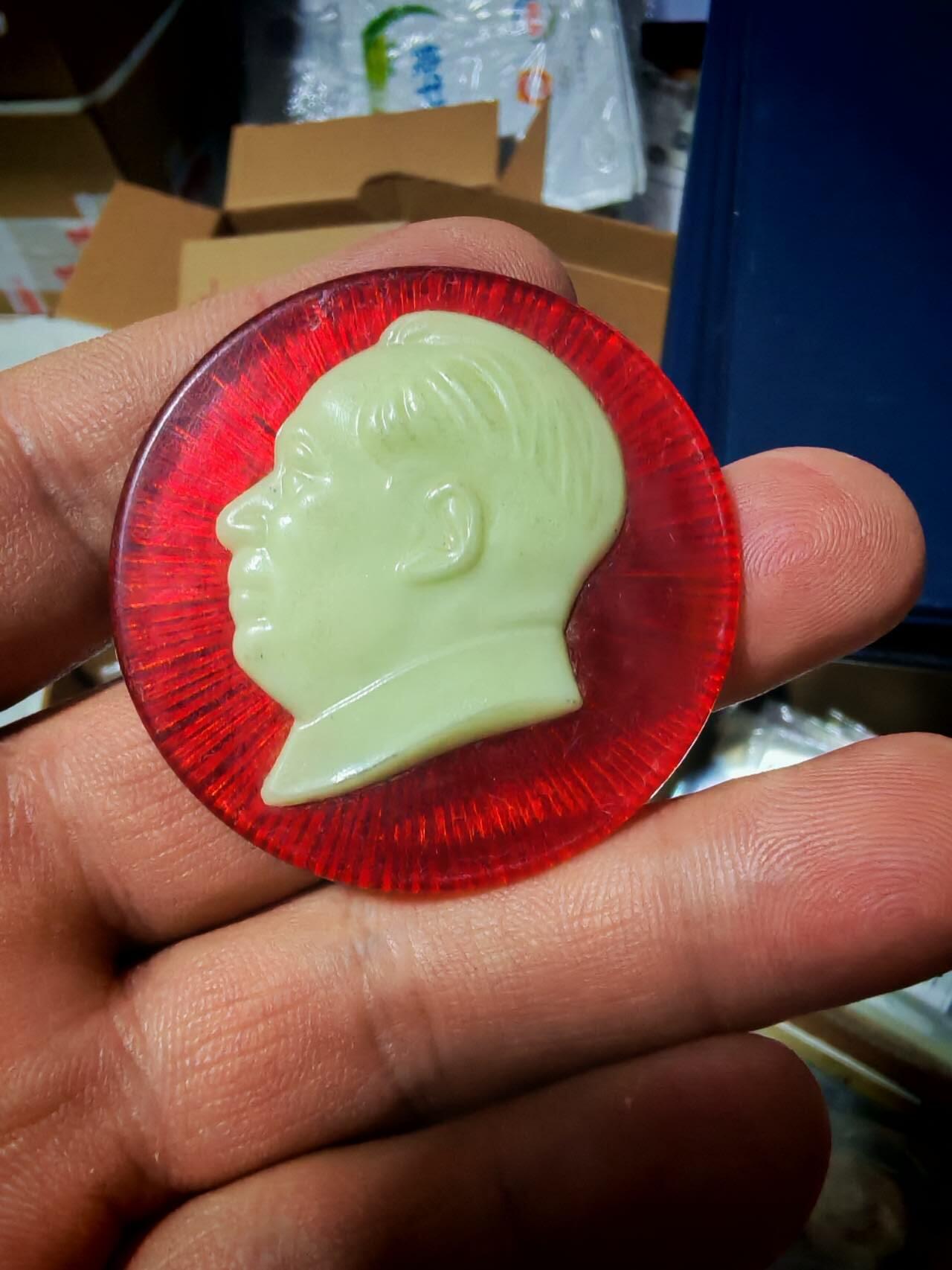 毛主席像章拍场，