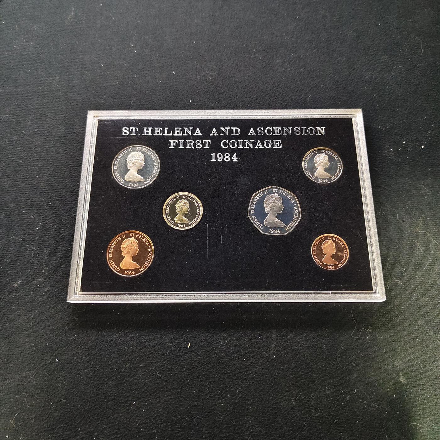 【全场包邮】纯粹捡漏拍479场（免费代拍第16场） 【稀少】圣赫勒拿和阿松森1984年官方精制套币-此套少见推测发行量2500-3000