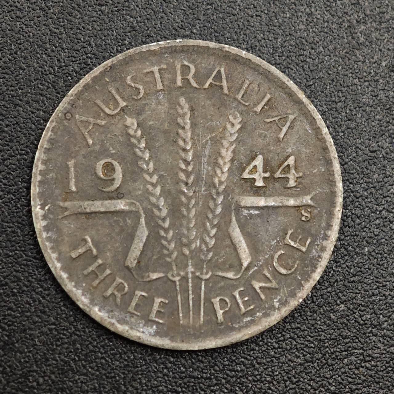 【淘币小摊】实时拍第八百零一拍   散币场   满百包邮可预留二周 每周一统一发货   澳大利亚1944年乔治六世3便士银币