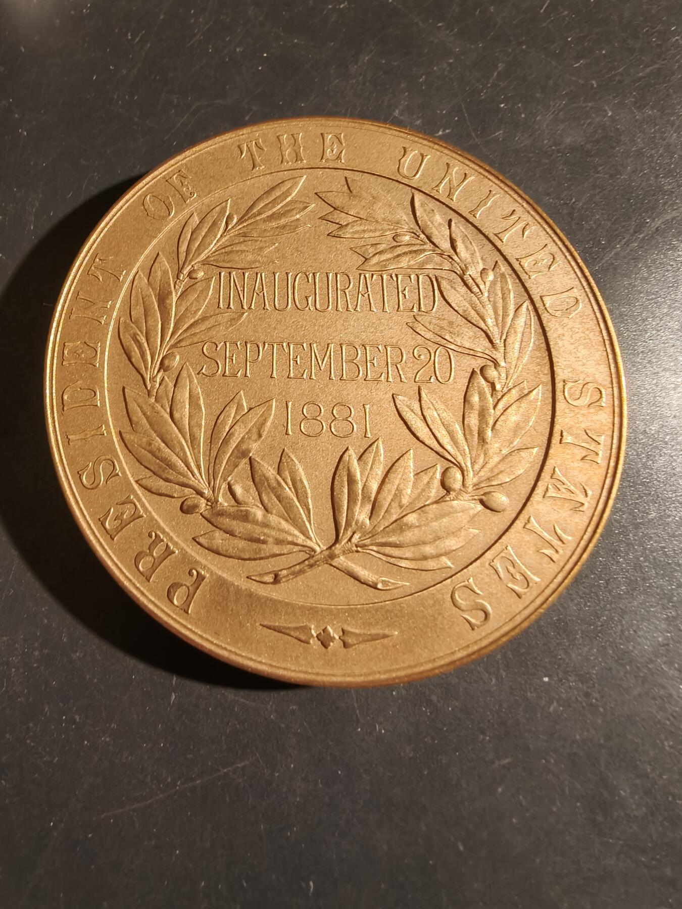 老王徽章第164期  美国铸币局切斯特·A·阿瑟总统（1881-1885）大铜章      原盒     直径76mm.    重量218.6g