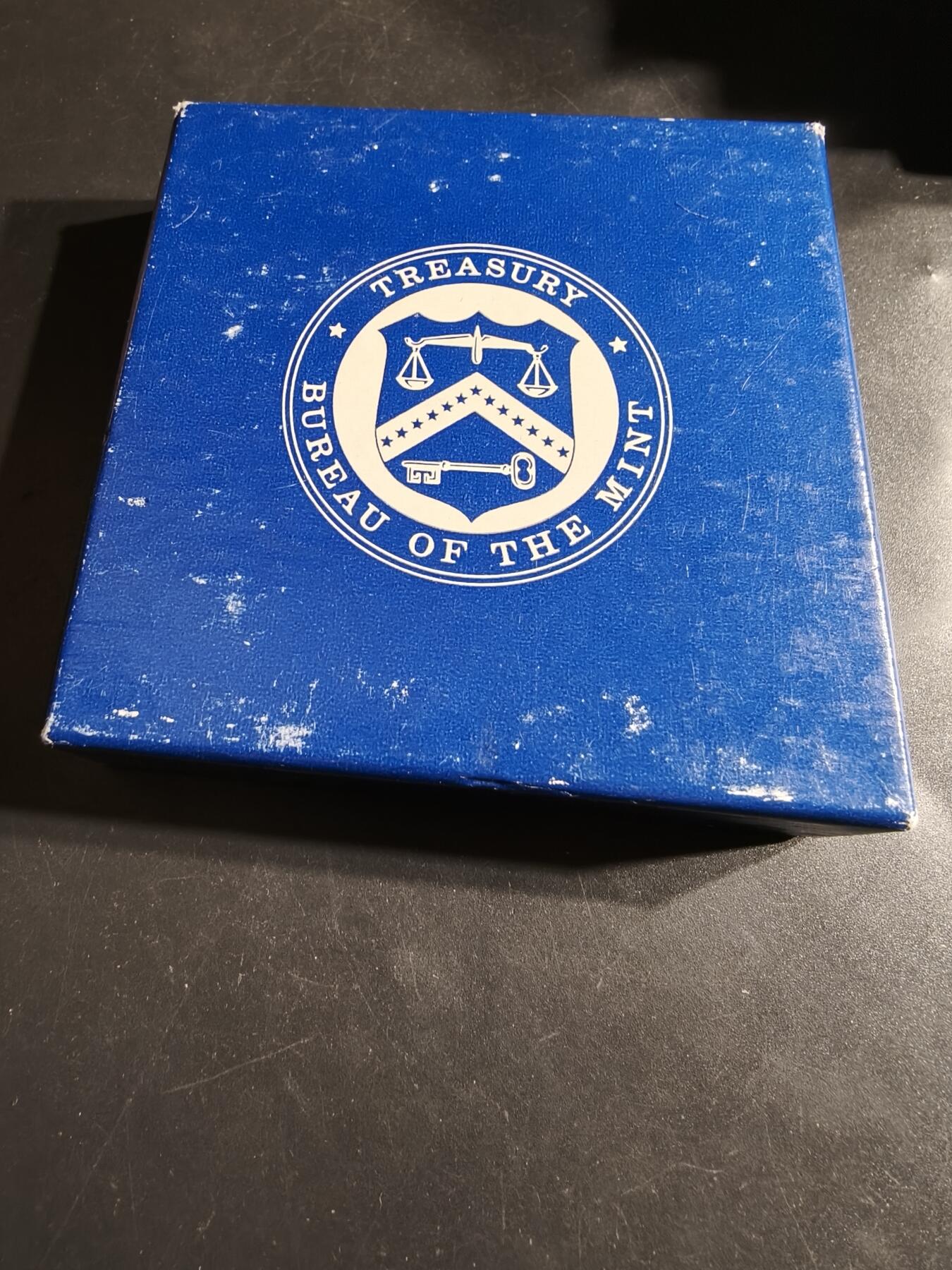 老王徽章第164期 美国铸币局约翰•亚当斯总统大铜章      原盒     直径76mm.    重量221.6g.    自乔治华盛顿后的第二任美国总统 