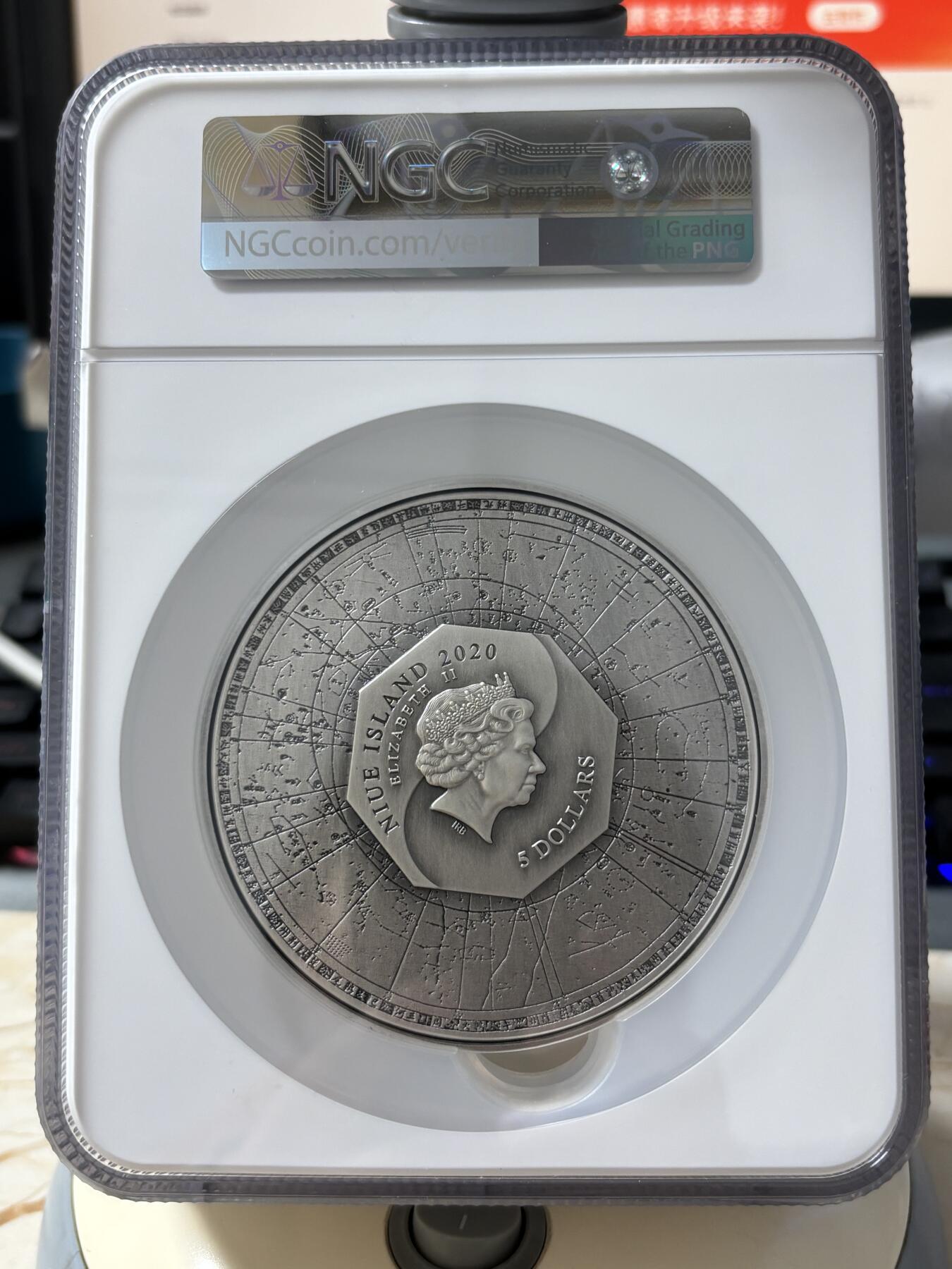 第182期拍卖 纽埃2020年四大瑞兽系列青龙高浮雕银币NGC-MS70首无盒证书，金属:999银+铜，重量:2盎司银+11.5盎司铜，直径:80毫米，发行：500枚