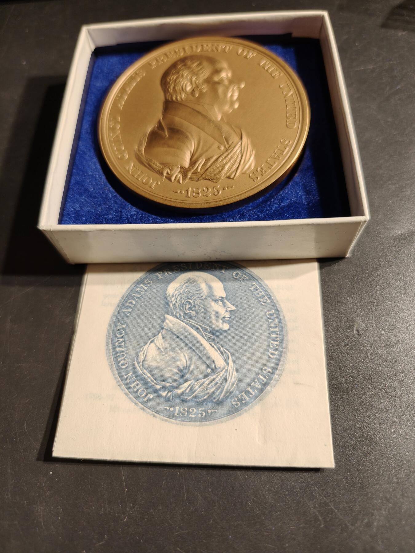 老王徽章第164期 美国铸币局约翰•昆西•亚当斯总统大铜章     原盒带证书     直径76mm.    重量210g.     1825年上任