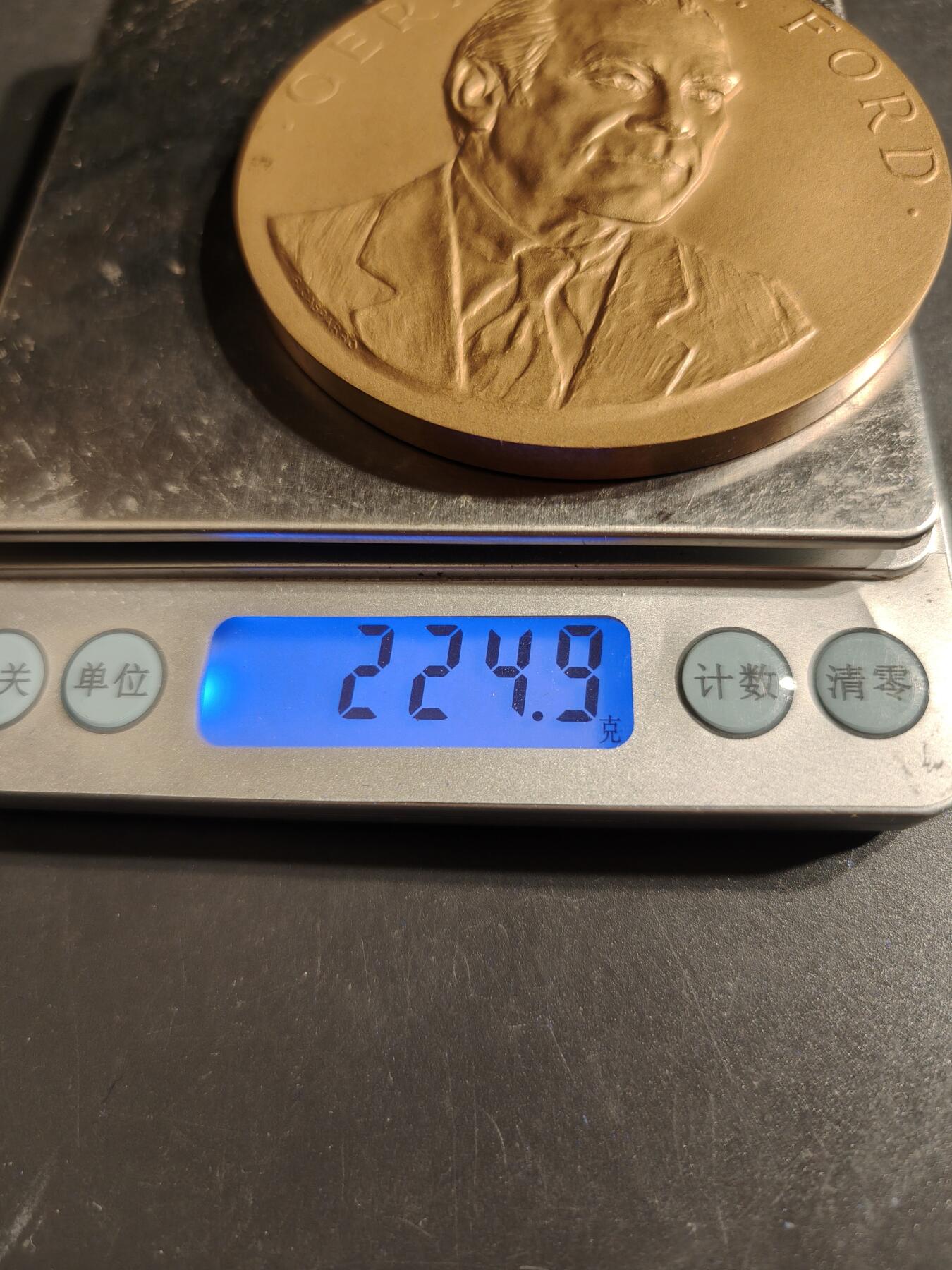 老王徽章第164期  美国铸币局杰拉尔德•福特总统大铜章 原盒带证书  直径76mm. 重量224.9g