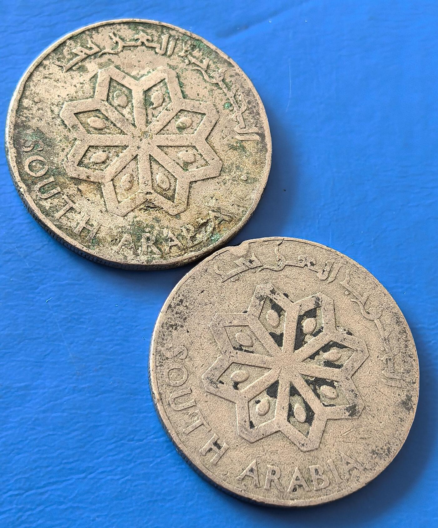外国优质老铜币银币，周六九点倒数截拍，满百包邮，可寄存半年，喜欢朋友微信扫描二维码可直接参拍 南也门1964年帆船币2枚