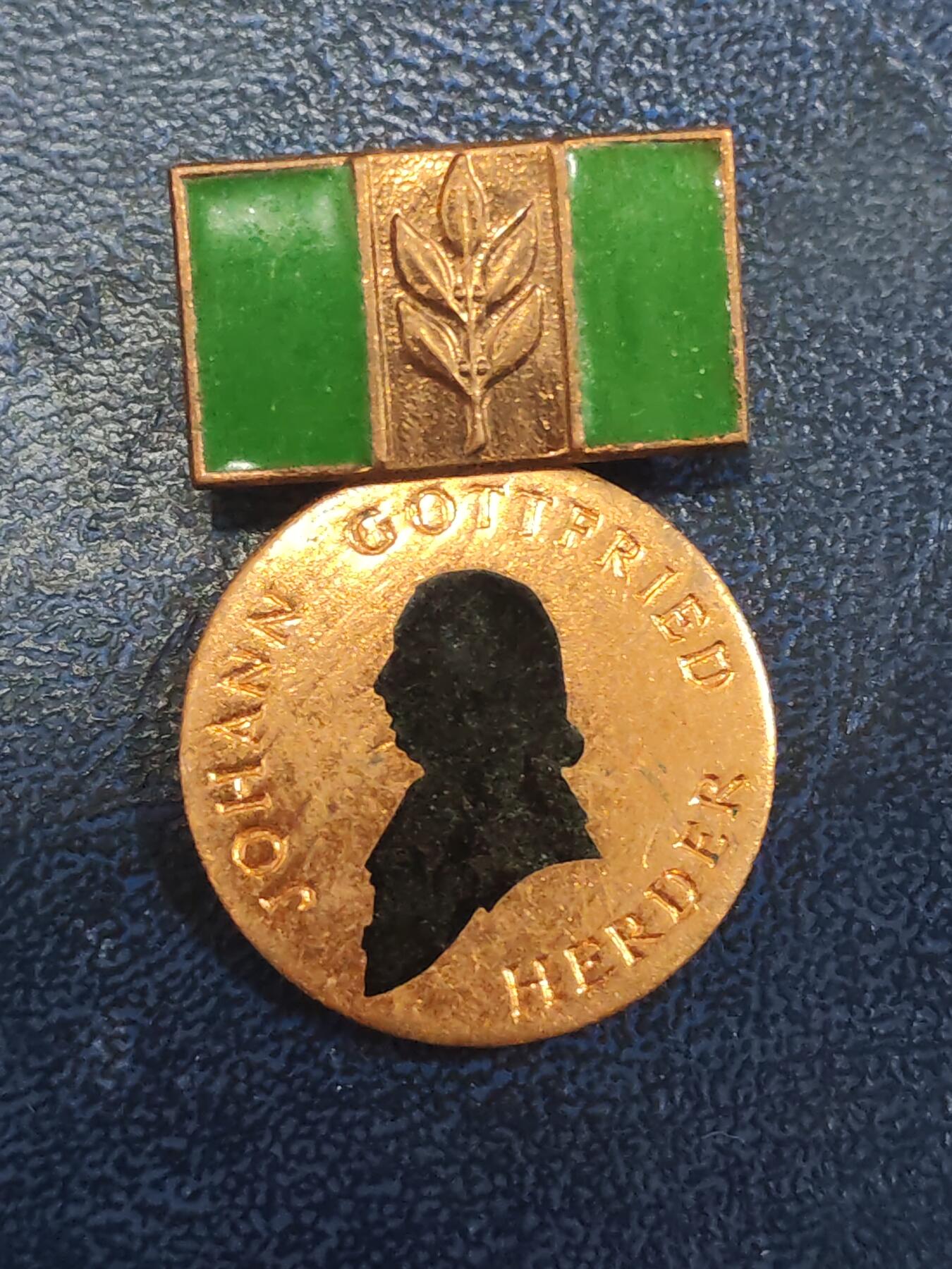 荷兰第129期勋赏拍卖 民主德国铜级苏德友好协会证章