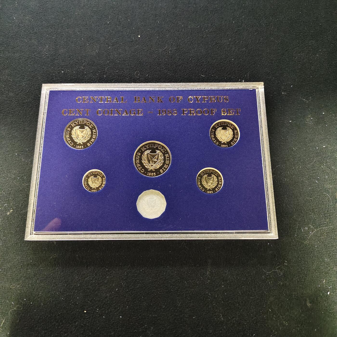 【全场包邮】纯粹捡漏拍479场（免费代拍第16场） 【少见】塞浦路斯1983年官方精制套币-量6250