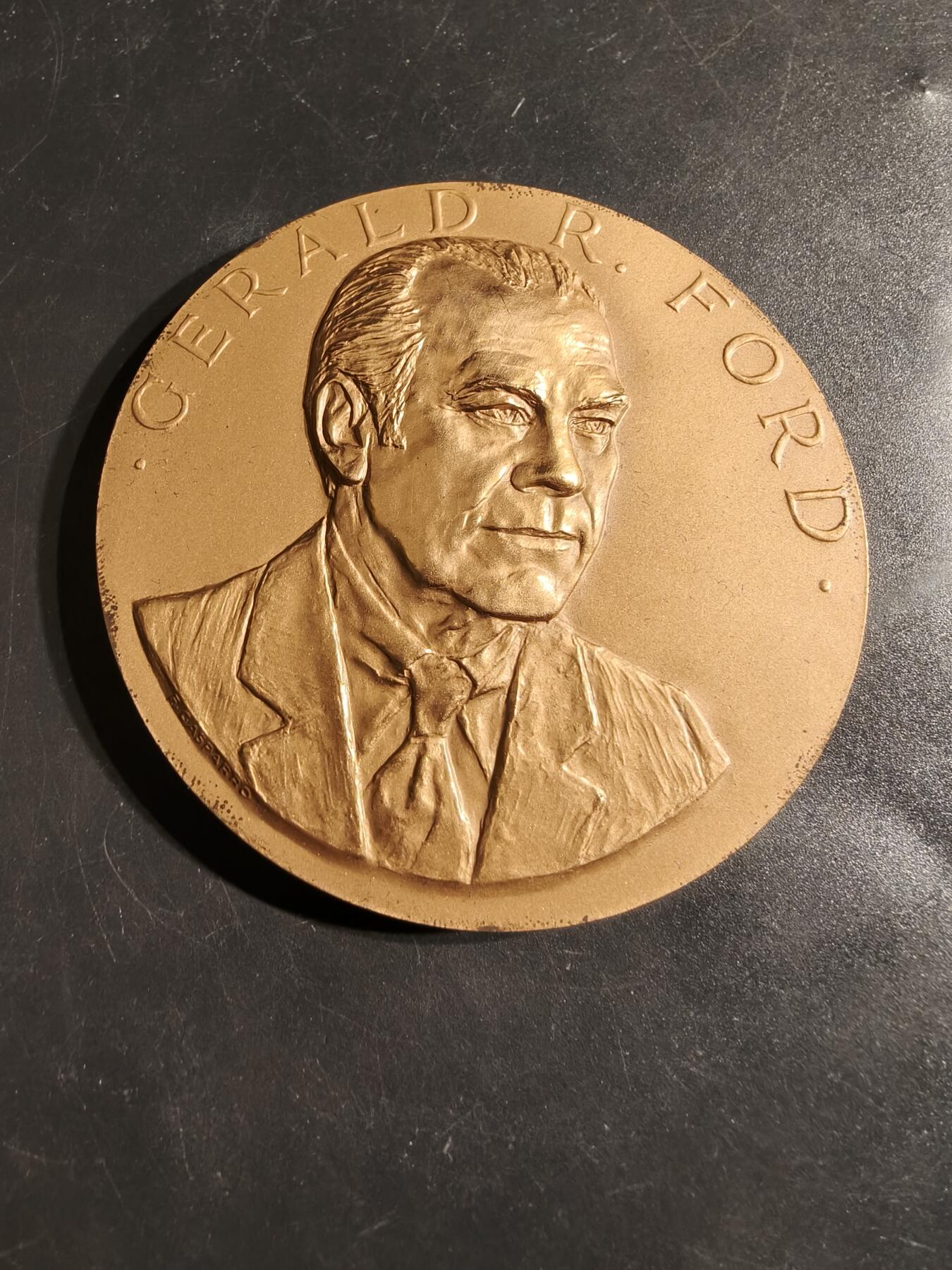 老王徽章第164期 美国铸币局杰拉尔德•福特总统大铜章     原盒     直径76mm.    重量222.2g 