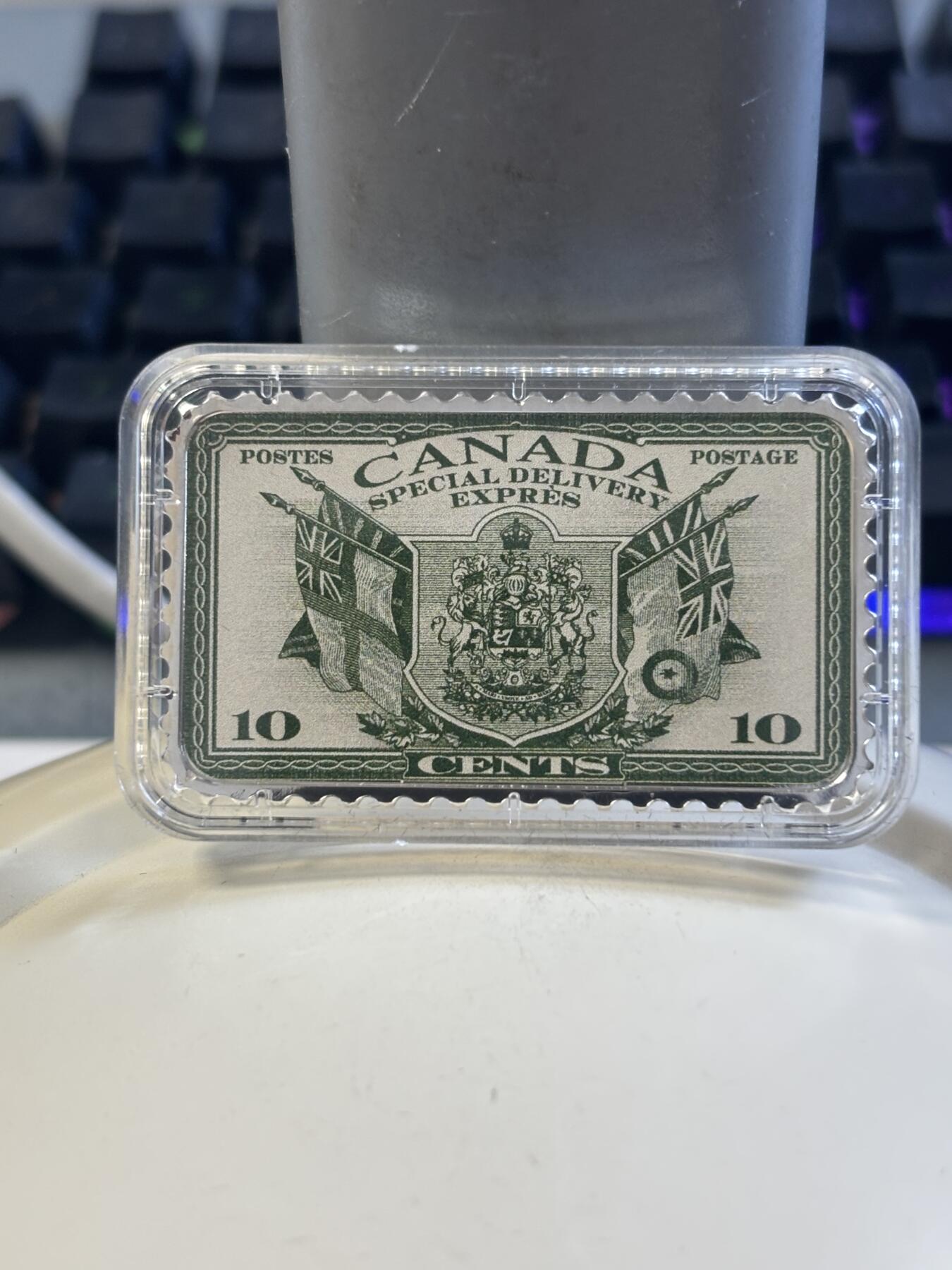 第182期拍卖 加拿大2019年历史邮票系列徽章和国旗1盎司彩银币，,发行5000枚，9999银