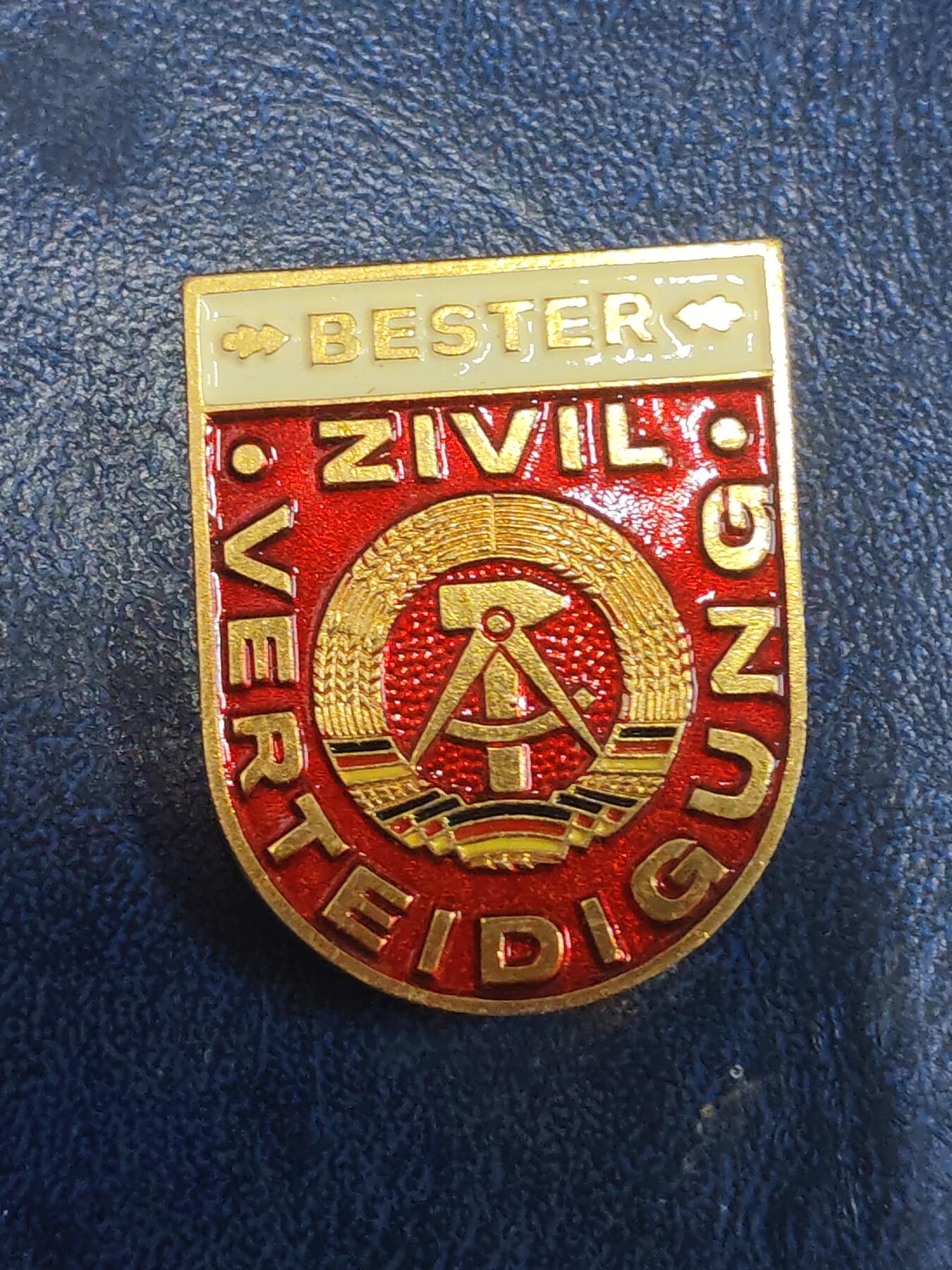 荷兰第129期勋赏拍卖 民主德国民防优秀服务证章