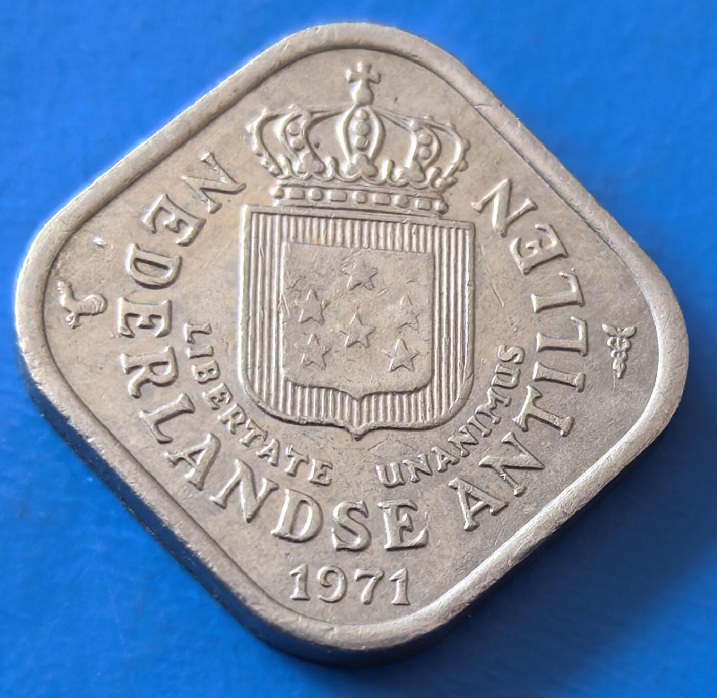 外国优质老铜币银币，周六九点倒数截拍，满百包邮，可寄存半年，喜欢朋友微信扫描二维码可直接参拍 荷属安德烈斯1971年5分