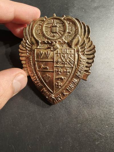 老王徽章第164期 -  美国西北军事与海军学院大檐帽帽徽