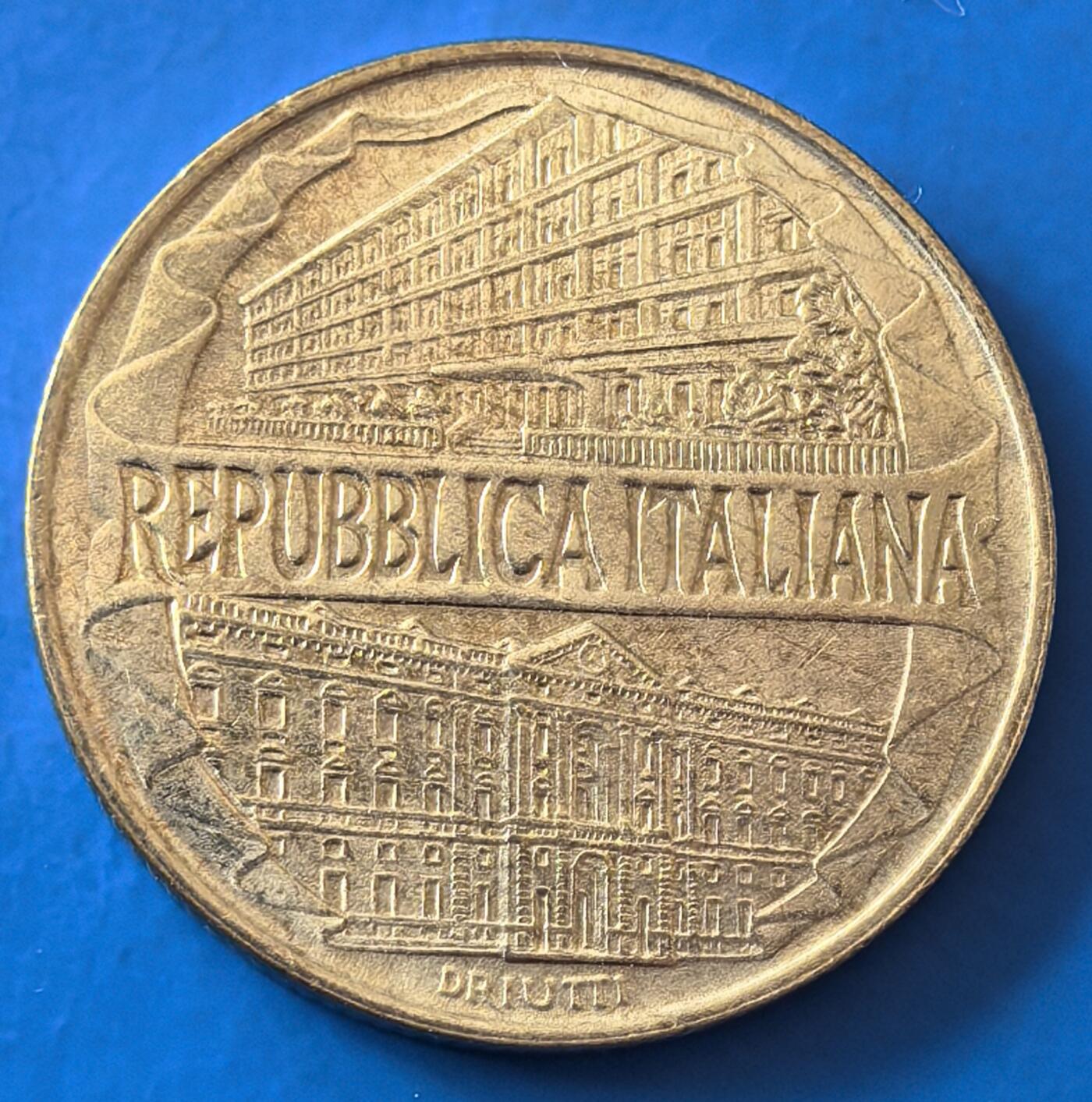 外国优质老铜币银币，周六九点倒数截拍，满百包邮，可寄存半年，喜欢朋友微信扫描二维码可直接参拍 意大利1996年纪念币