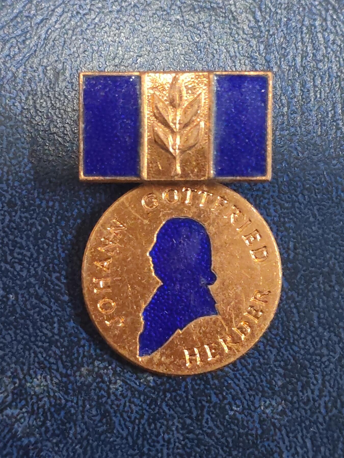 荷兰第129期勋赏拍卖 民主德国铜级苏德友好协会证章