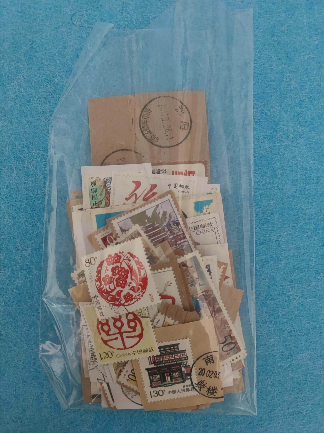 11月19日 🌏全球币章 多品：品相不太好的邮票一堆（第一图）16连体黄色中国邮票未使用近新品相+外国盖销邮票近新品相一堆+中国已使用旧品相邮票一堆（其中3枚中国单独旧品相邮票是赠送）