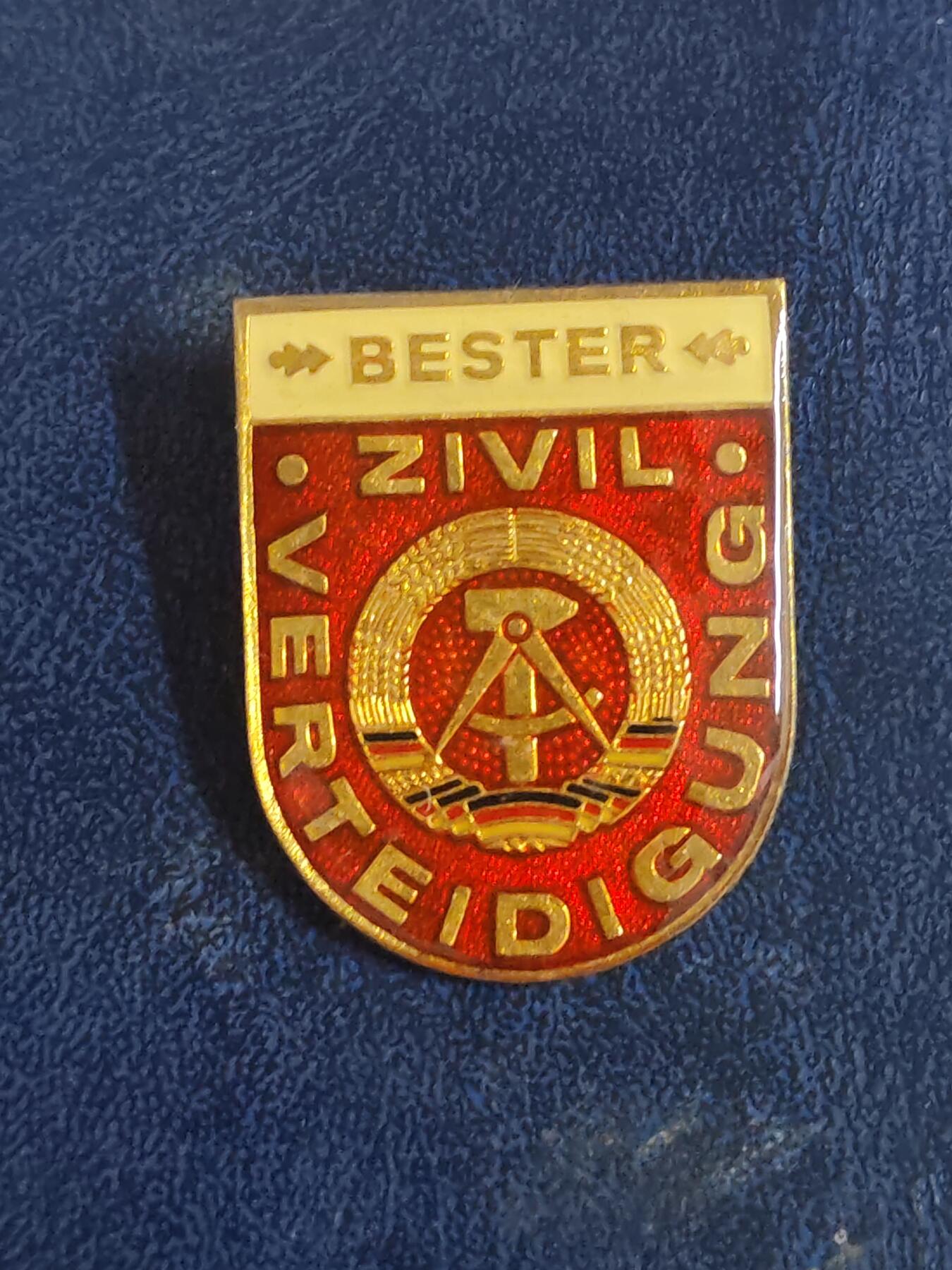 荷兰第129期勋赏拍卖 民主德国民防优秀服务证章