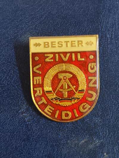 荷兰第129期勋赏拍卖 - 民主德国民防优秀服务证章