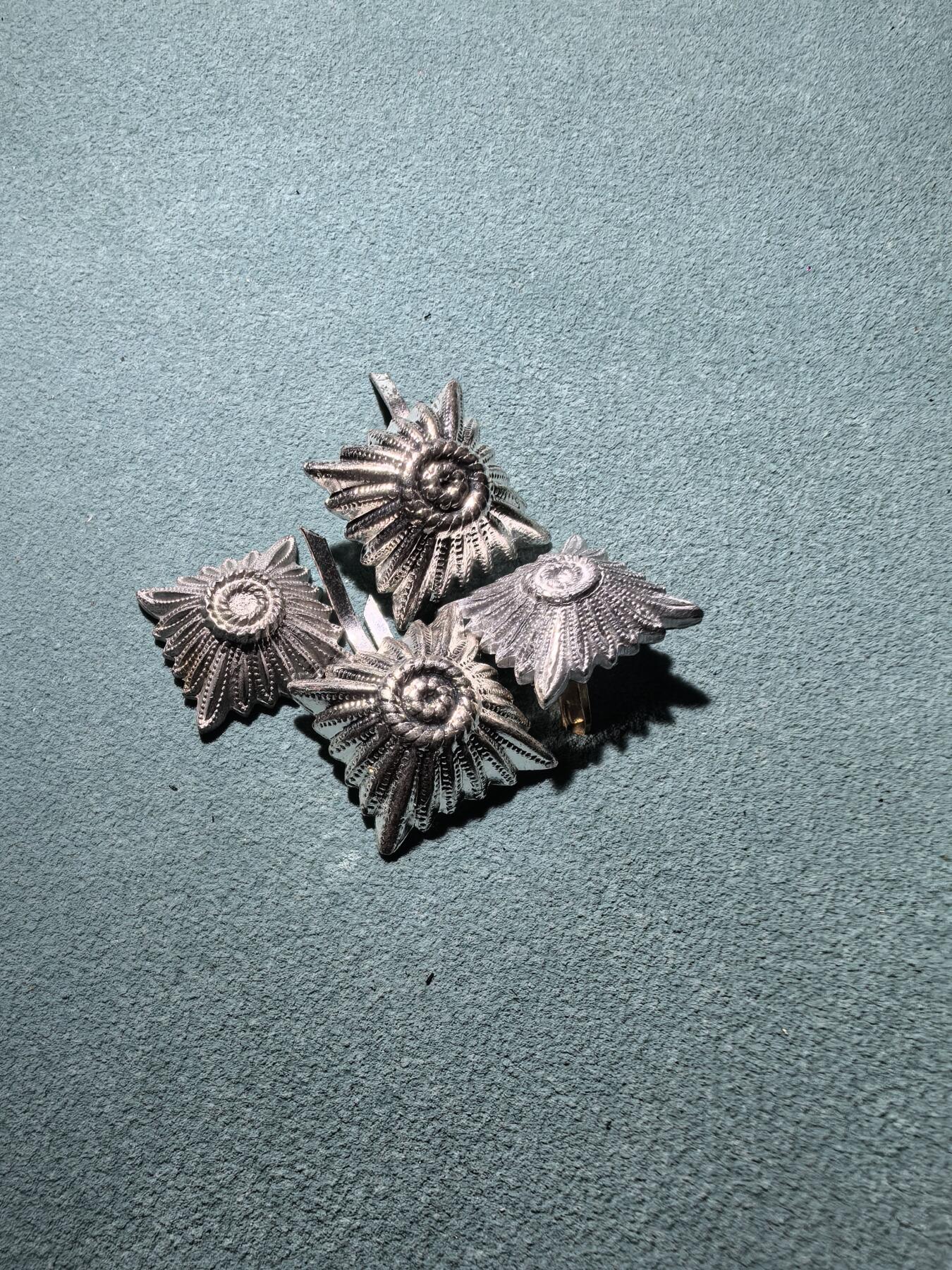 盛世勋华——号角文化勋章邮票专场拍卖第288期 东德人民军肩章星 4枚