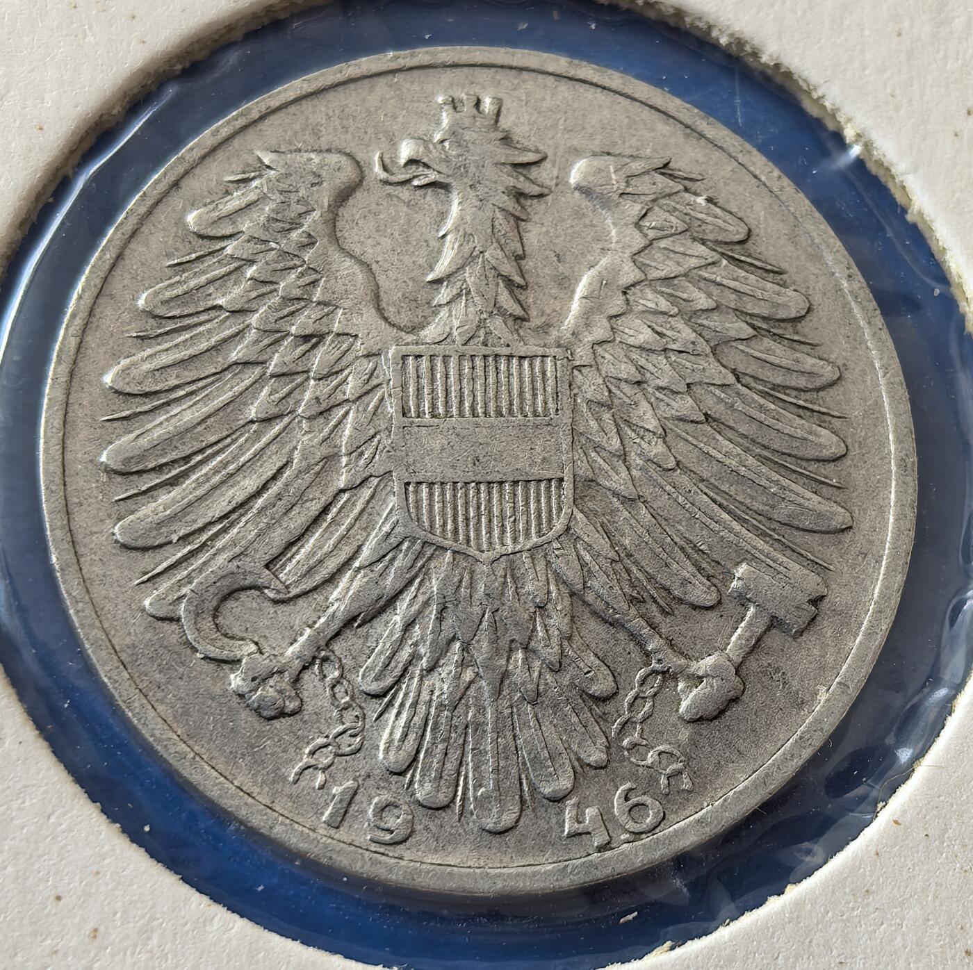 外国优质老铜币银币，周六九点倒数截拍，满百包邮，可寄存半年，喜欢朋友微信扫描二维码可直接参拍 欧洲老藏家纸夹-奥地利1946年播种男神先令