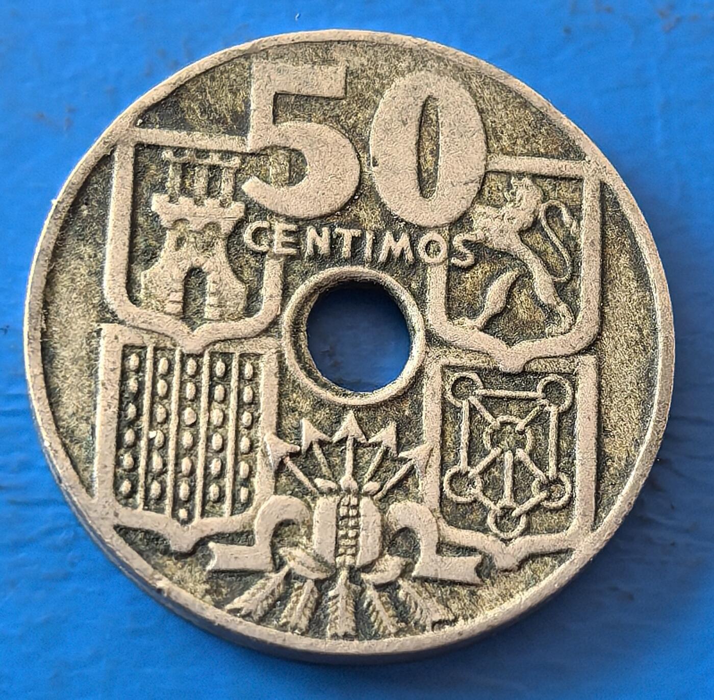 外国优质老铜币银币，周六九点倒数截拍，满百包邮，可寄存半年，喜欢朋友微信扫描二维码可直接参拍 西班牙1949年25分箭头向上