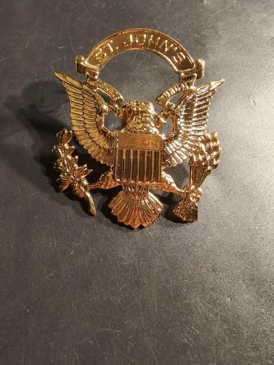 老王徽章第164期 - 美国圣约翰大学预备军官团大檐帽帽徽 