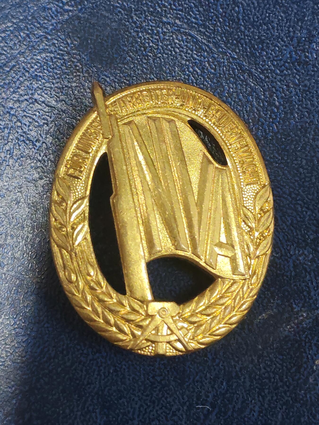 荷兰第129期勋赏拍卖 民主德国人民军体育技能证章