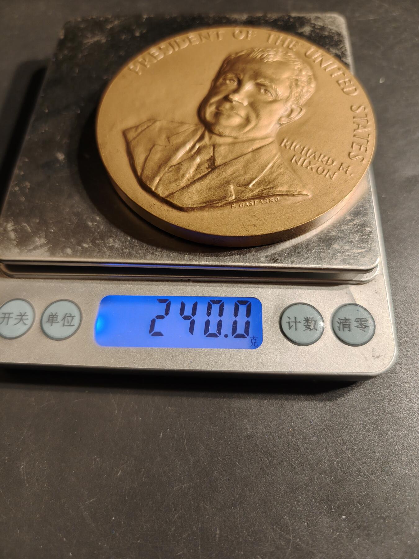 老王徽章第164期  美国铸币局理查德•尼克松总统大铜章     原盒      直径76mm.    重量240g