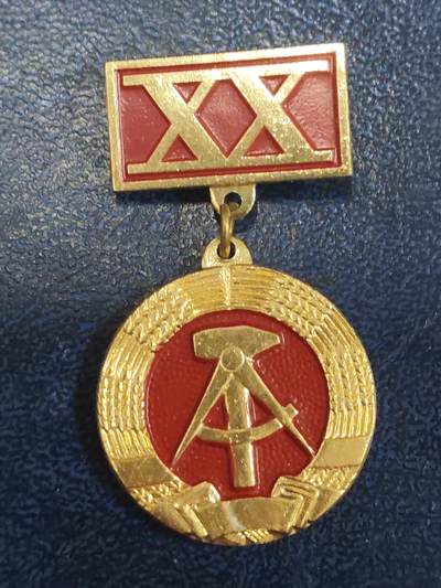 荷兰第129期勋赏拍卖 - 民主德国成立十周年纪念奖章