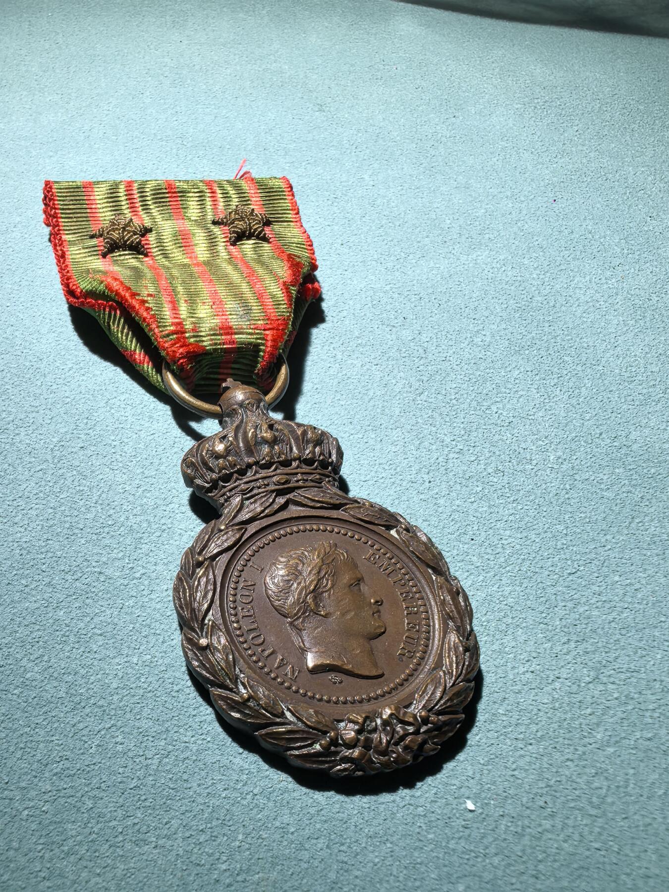 盛世勋华——号角文化勋章邮票专场拍卖第288期 法国圣海伦娜奖章 稀少带两次嘉奖 1857年拿破仑三世设立，授予1789-1815年间参加拿破仑战争并且幸存的老兵 