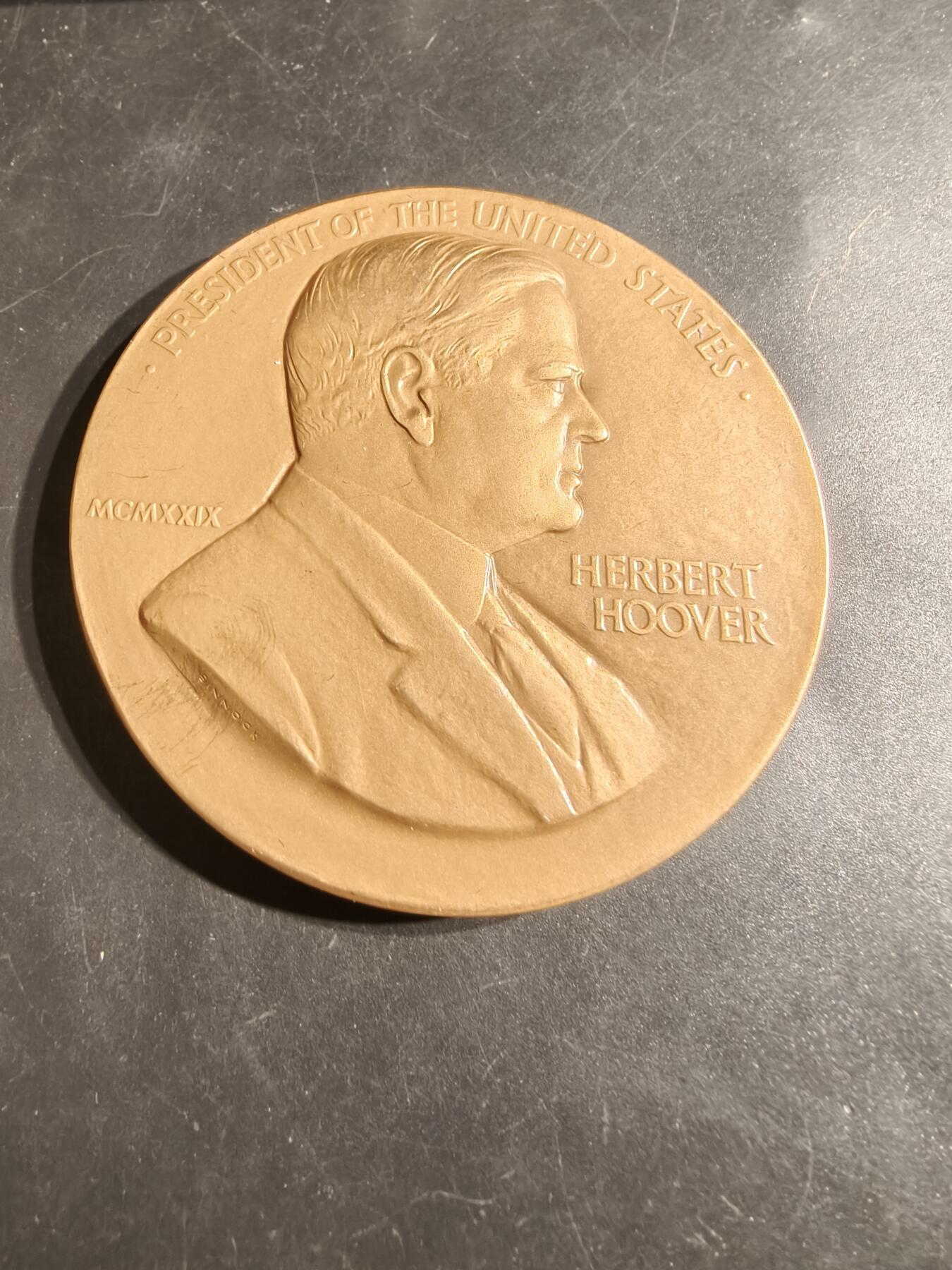 老王徽章第164期  美国铸币局赫伯特•胡佛总统大铜章     原盒带证书     直径76mm.    重量227.5g