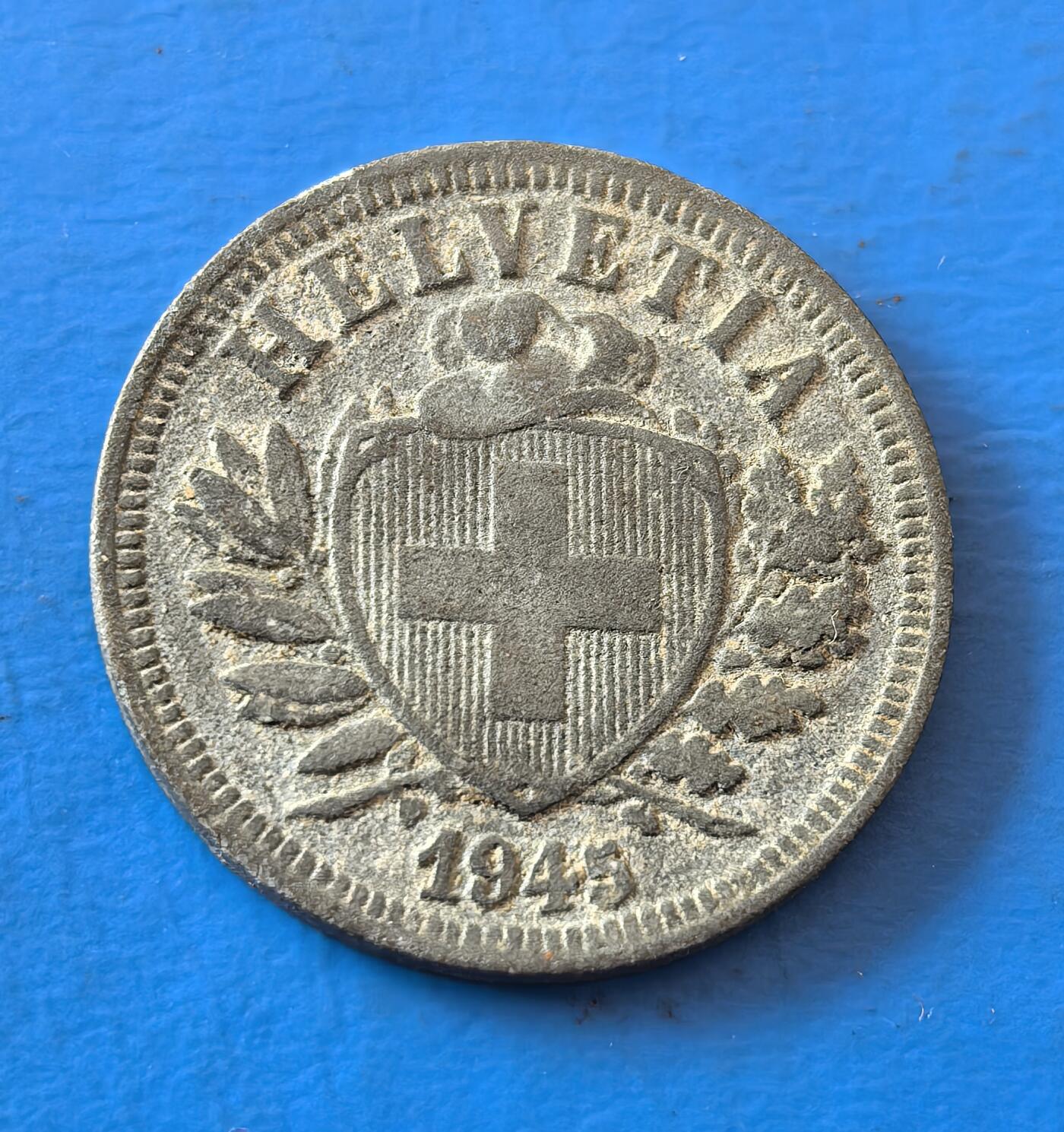 外国优质老铜币银币，周六九点倒数截拍，满百包邮，可寄存半年，喜欢朋友微信扫描二维码可直接参拍 小特年德占瑞士1945年2分