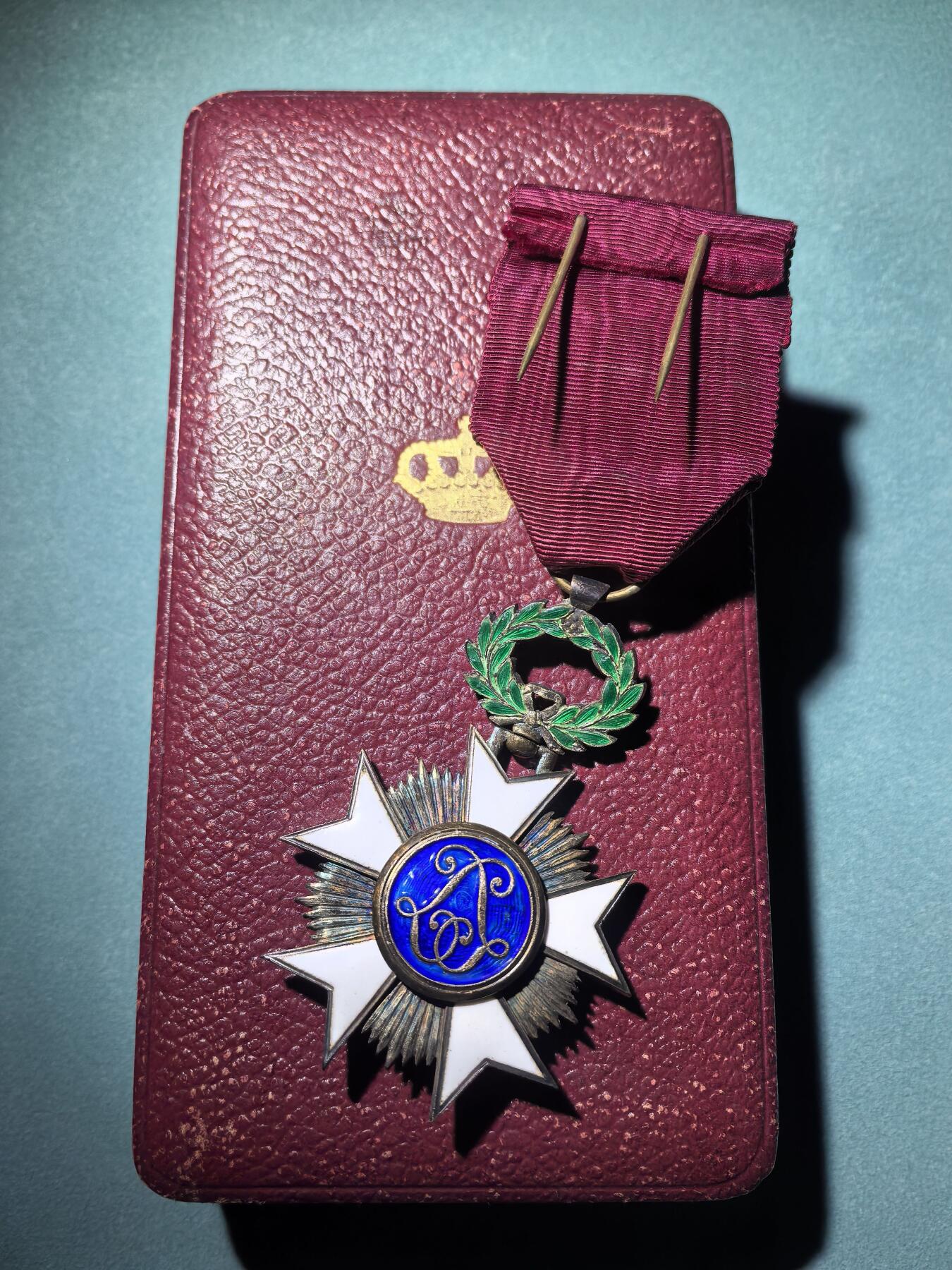 盛世勋华——号角文化勋章邮票专场拍卖第288期 比利时军官级王冠勋章 带原盒 带厂标