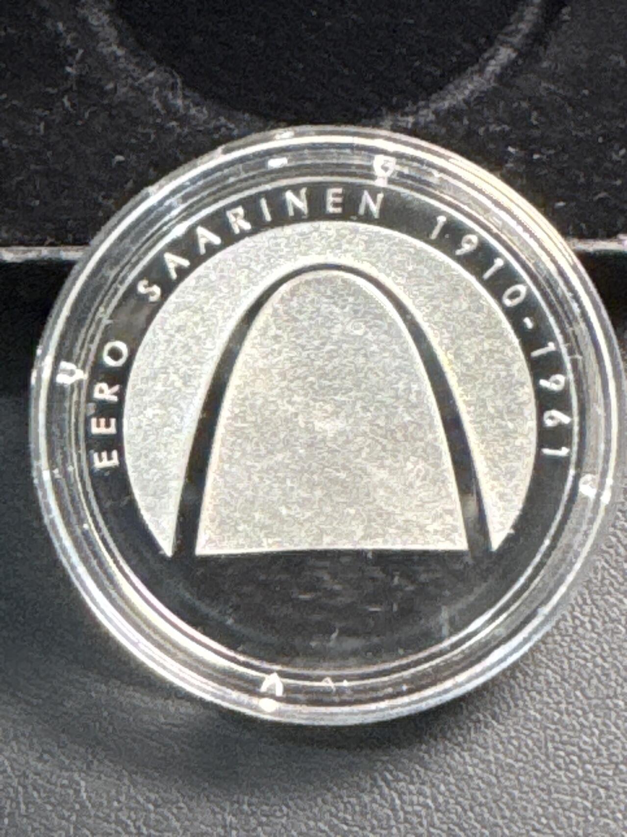 ❤️【币观天下】❤️ 第331期钱币拍卖- 2025.11.21周五晚上6点半场-长期征集拍品 原厂盒证芬兰2010年著名建筑设计师埃罗·沙里宁诞辰100周年精制纪念银币925银25.5克直径38.6毫米