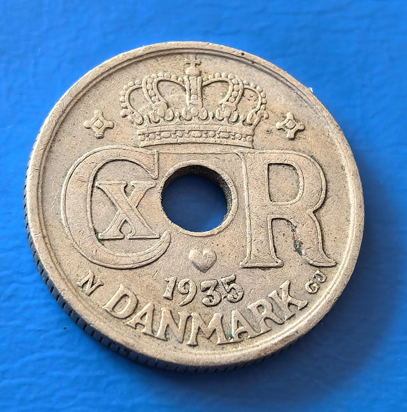 外国优质老铜币银币，周六九点倒数截拍，满百包邮，可寄存半年，喜欢朋友微信扫描二维码可直接参拍 丹麦1935年10欧尔