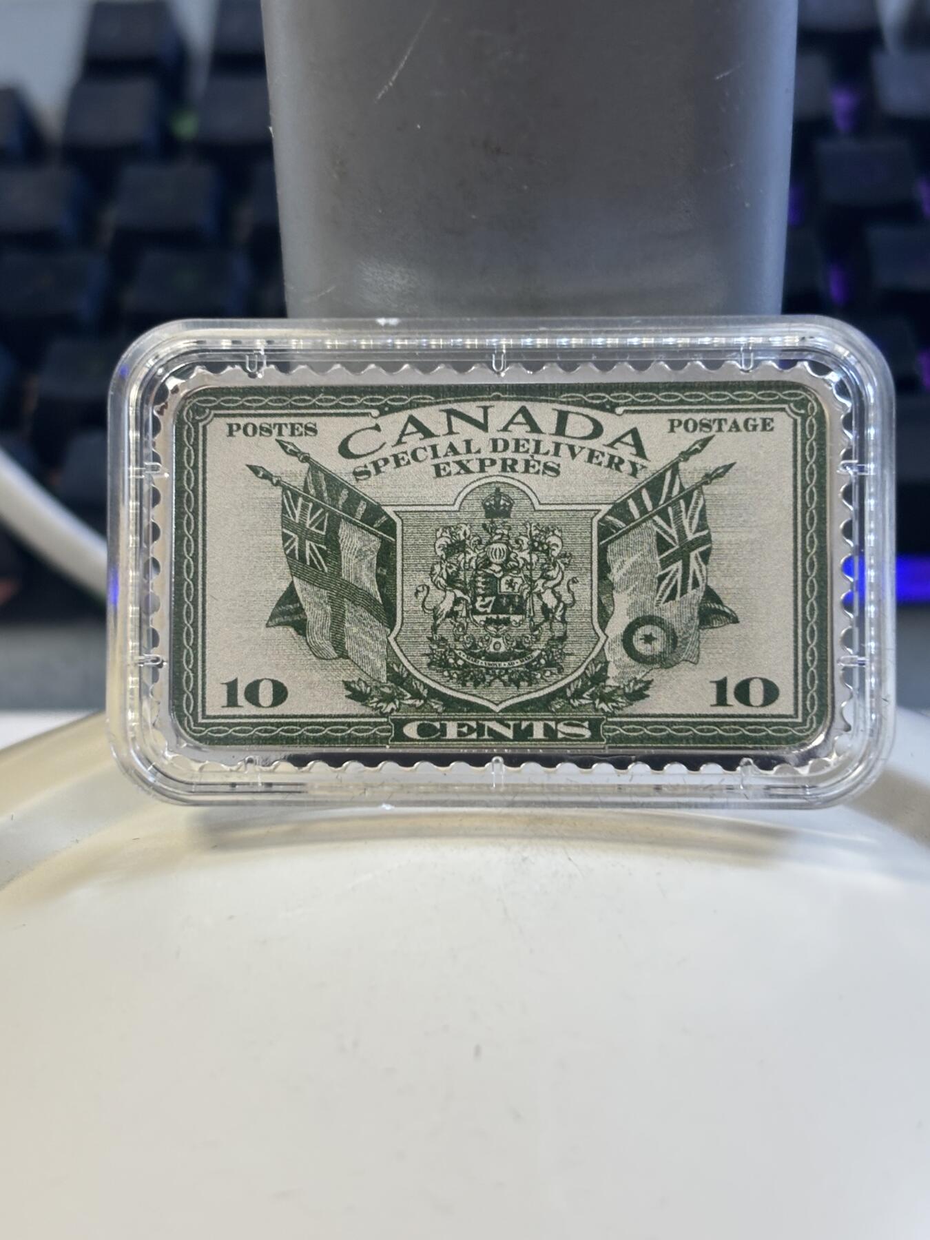 第182期拍卖 加拿大2019年历史邮票系列徽章和国旗1盎司彩银币，,发行5000枚，9999银