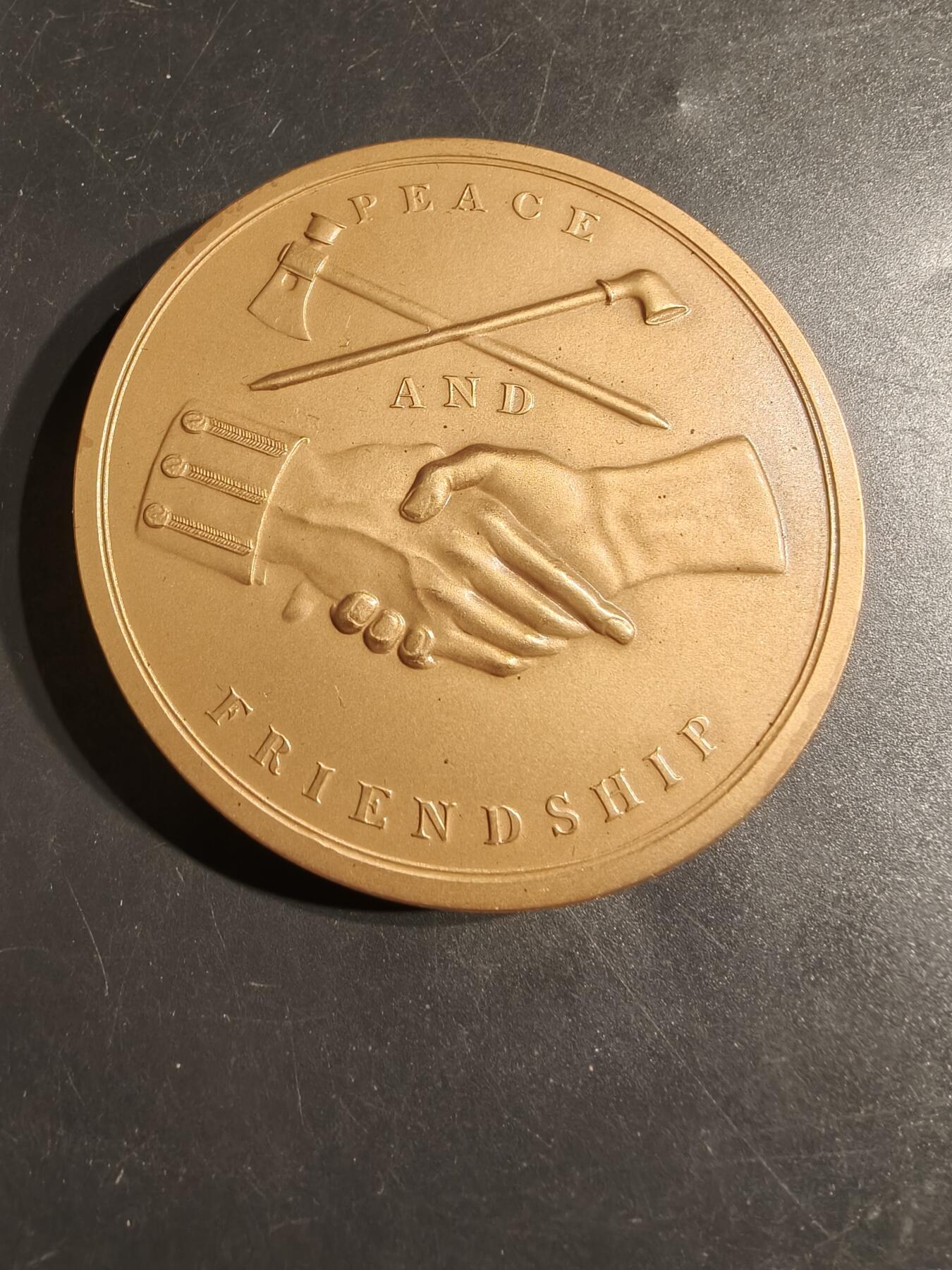 老王徽章第164期 美国铸币局詹姆斯·K·波尔克总统大铜章     原盒     直径76mm.    重量223g.      美国第11任总统詹姆斯·K·波尔克（James K. Polk） 