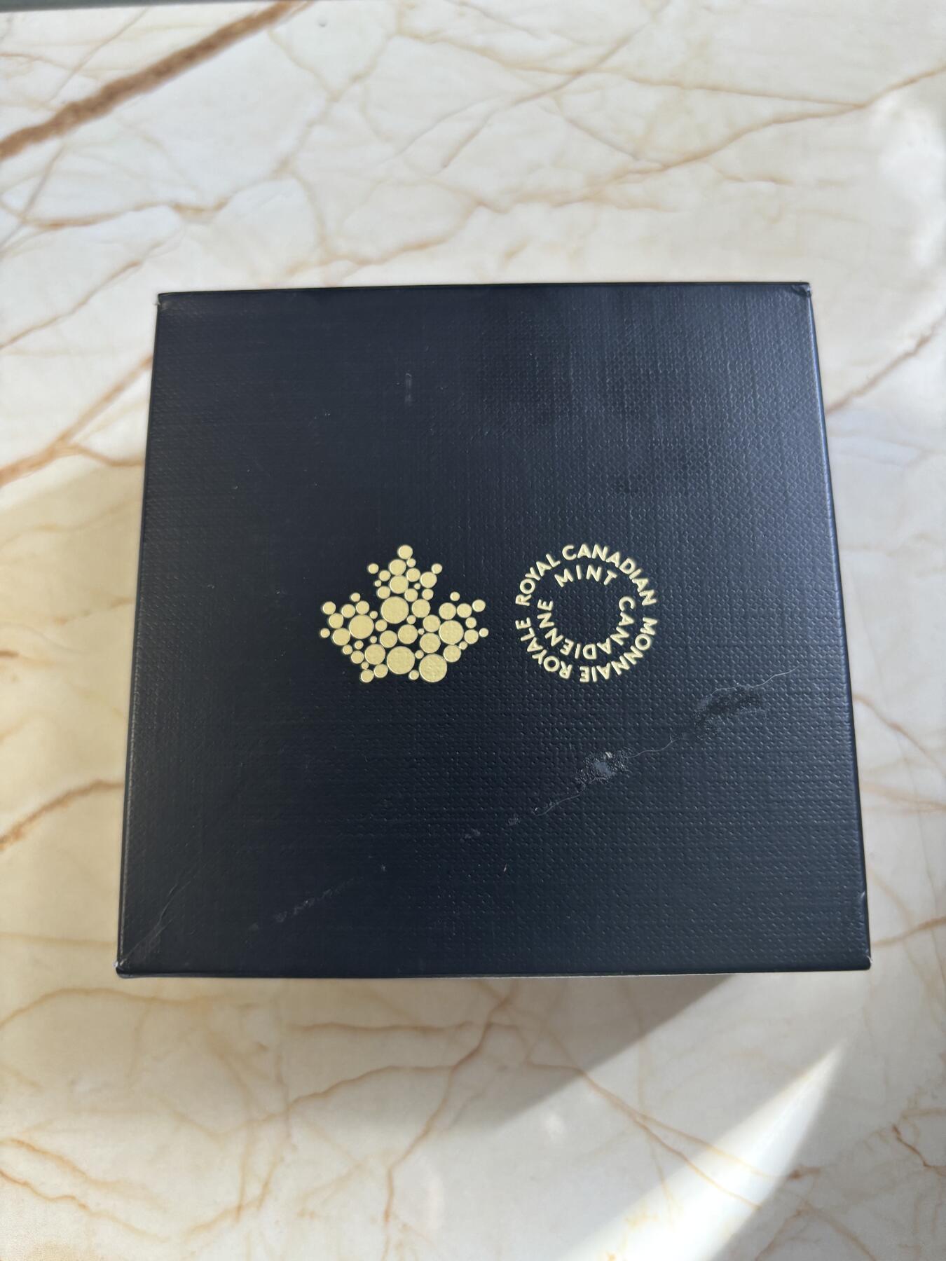 第182期拍卖 加拿大2019年历史邮票系列徽章和国旗1盎司彩银币，,发行5000枚，9999银