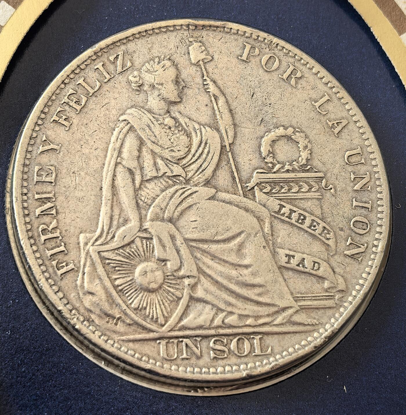 外国优质老铜币银币，周六九点倒数截拍，满百包邮，可寄存半年，喜欢朋友微信扫描二维码可直接参拍 邮币封秘鲁1934年1索尔大银币