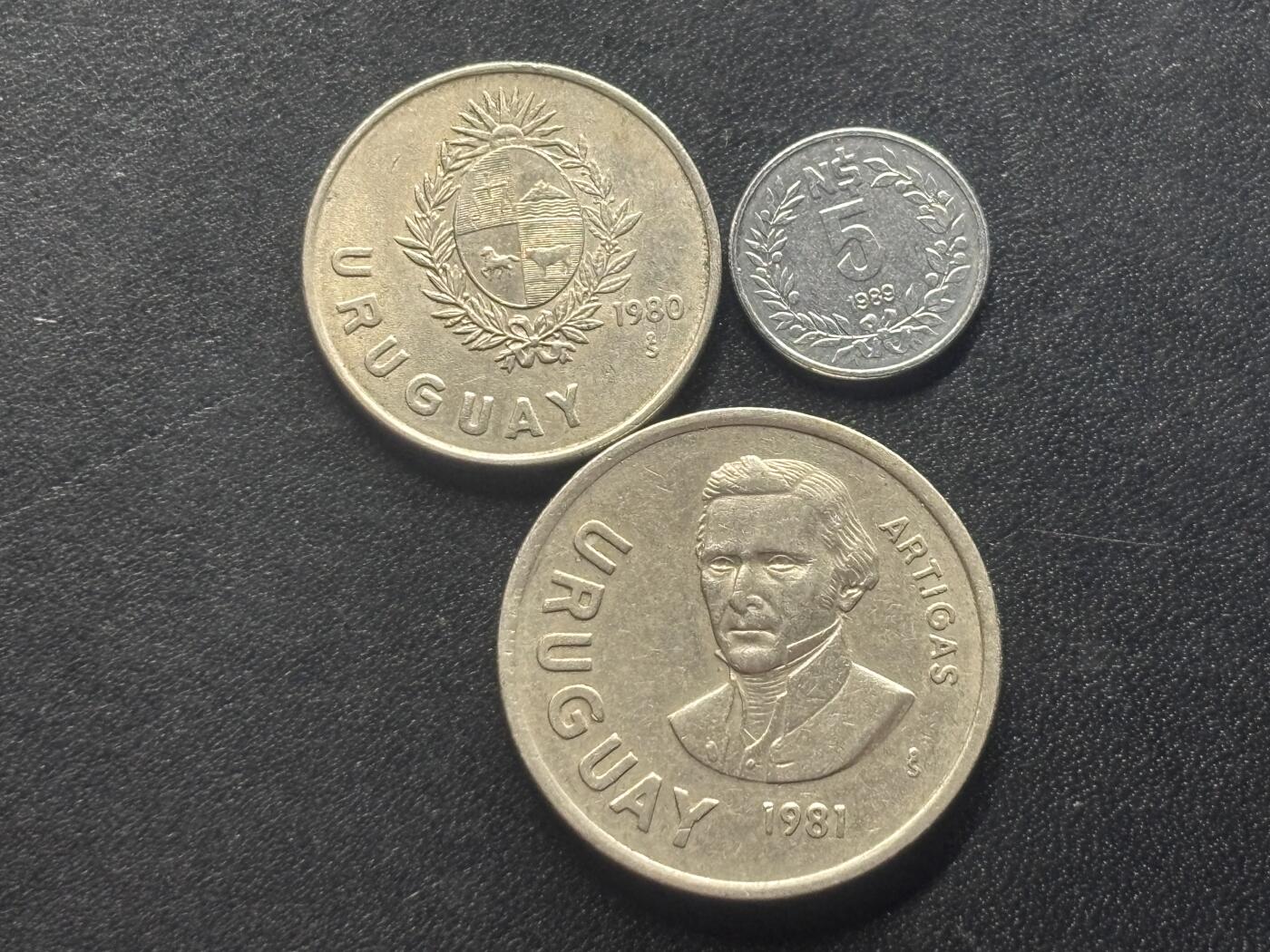 邮泉阁限时拍卖第三十六场 美洲硬币专场（硬币在国外。请付邮费6元。） 乌拉圭1980年代3枚