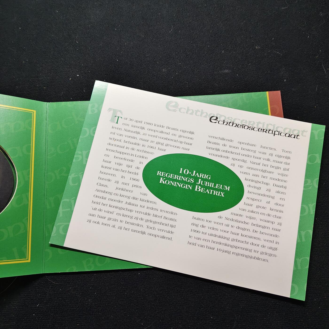 【全场包邮】纯粹捡漏拍479场（免费代拍第16场） 荷兰1990年贝娅特丽克丝女王执政10周年官方封装精制纯银纪念章