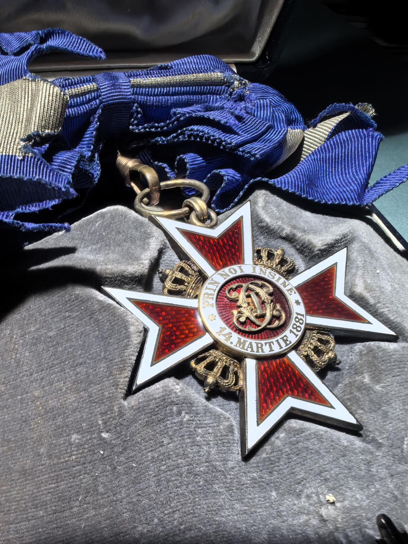 盛世勋华——号角文化勋章邮票专场拍卖第288期 罗马尼亚大十字级王冠勋章带原盒  第一版 银质 带银标厂标