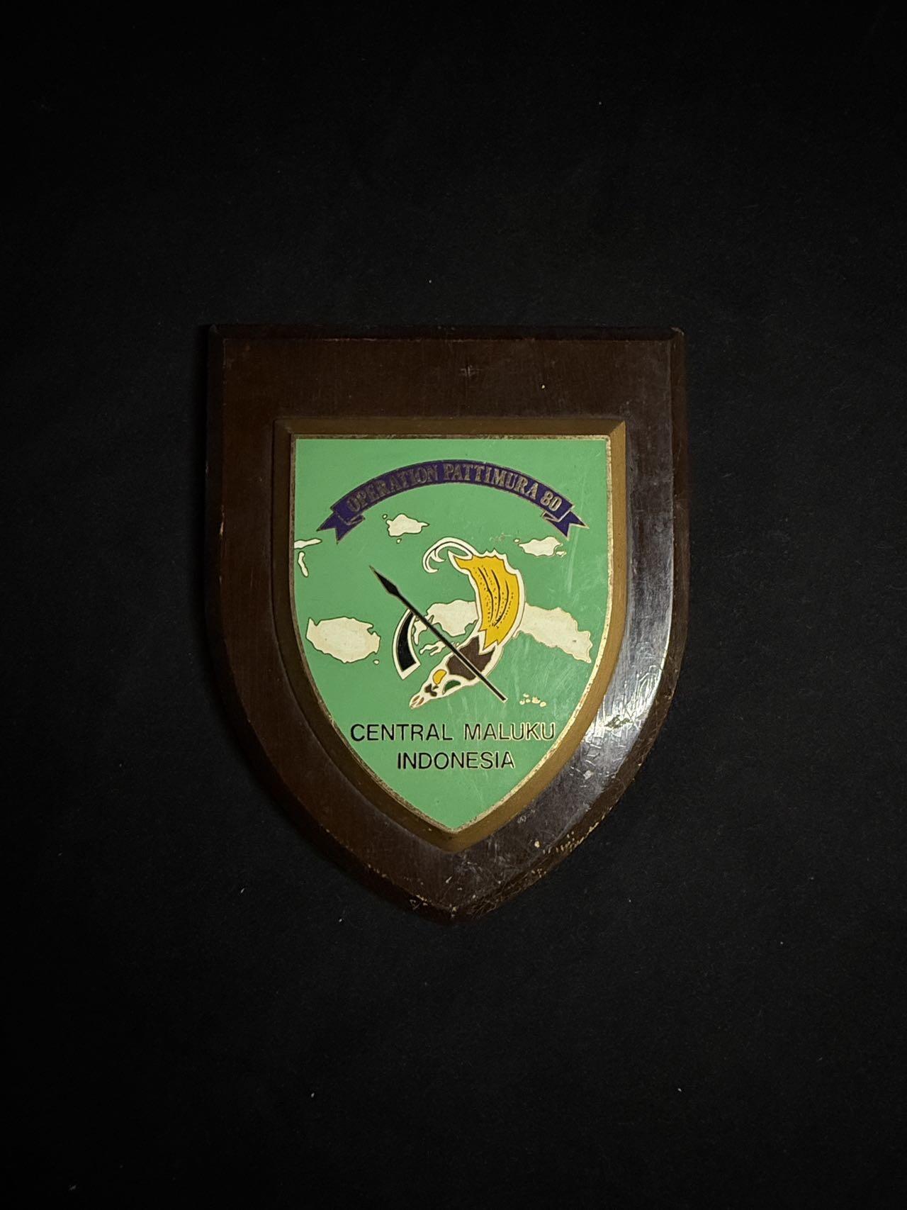 戎马世界章牌大赏第108期 澳大利亚印度尼西亚马努鲁古军事行动荣誉盾牌
