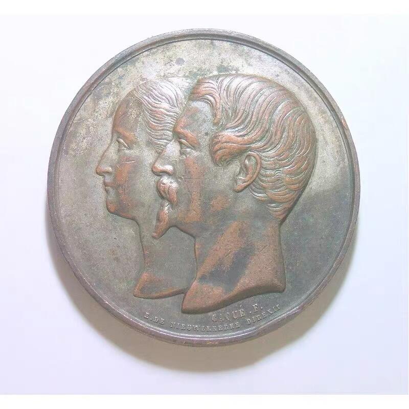 法国1853年 拿破仑三世和皇后高浮雕精制大镀银章 50MM
