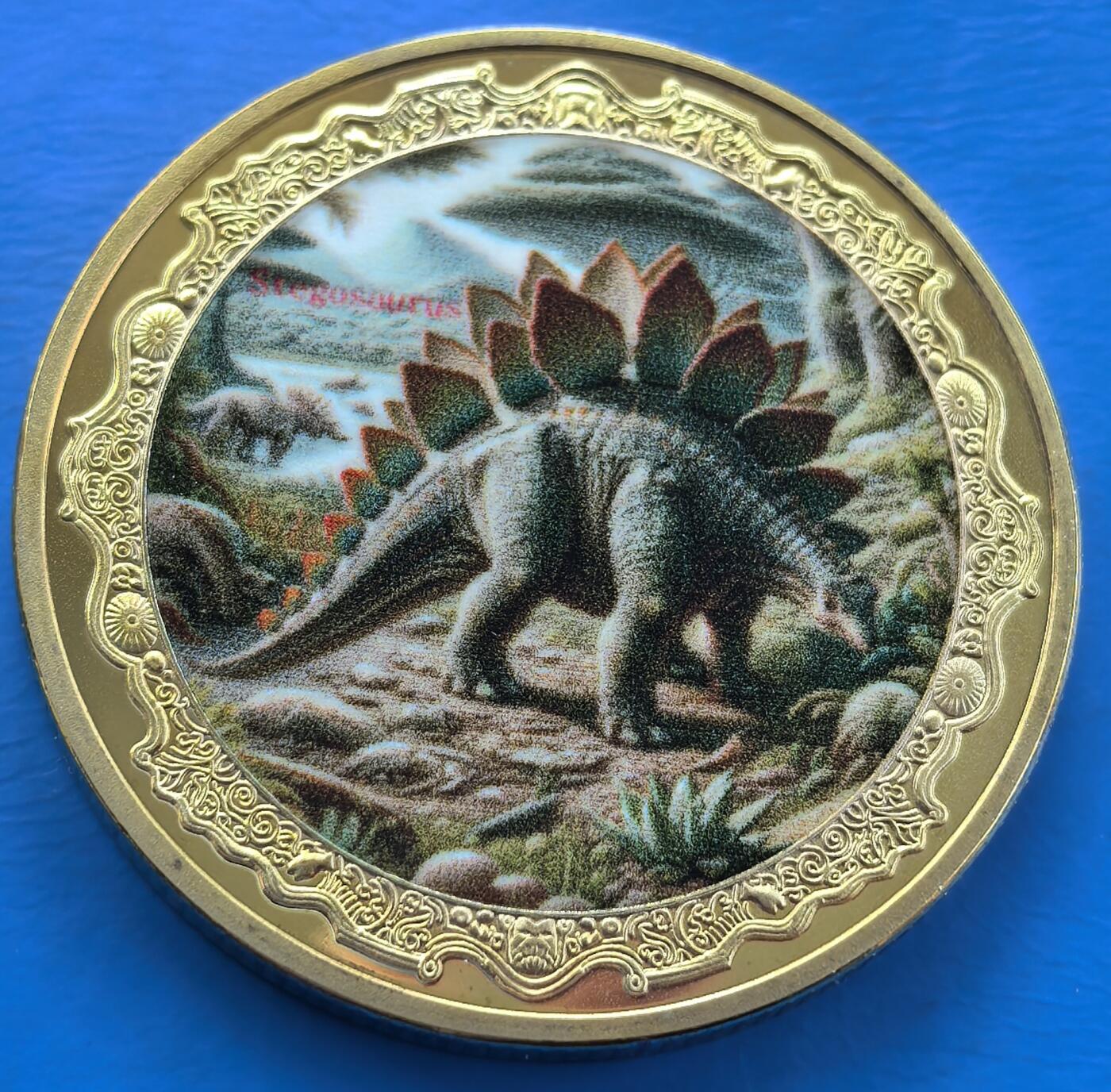 外国优质老铜币银币，周六九点倒数截拍，满百包邮，可寄存半年，喜欢朋友微信扫描二维码可直接参拍 俄罗斯镀金恐龙纪念章-剑龙，直径39.8mm，重29克