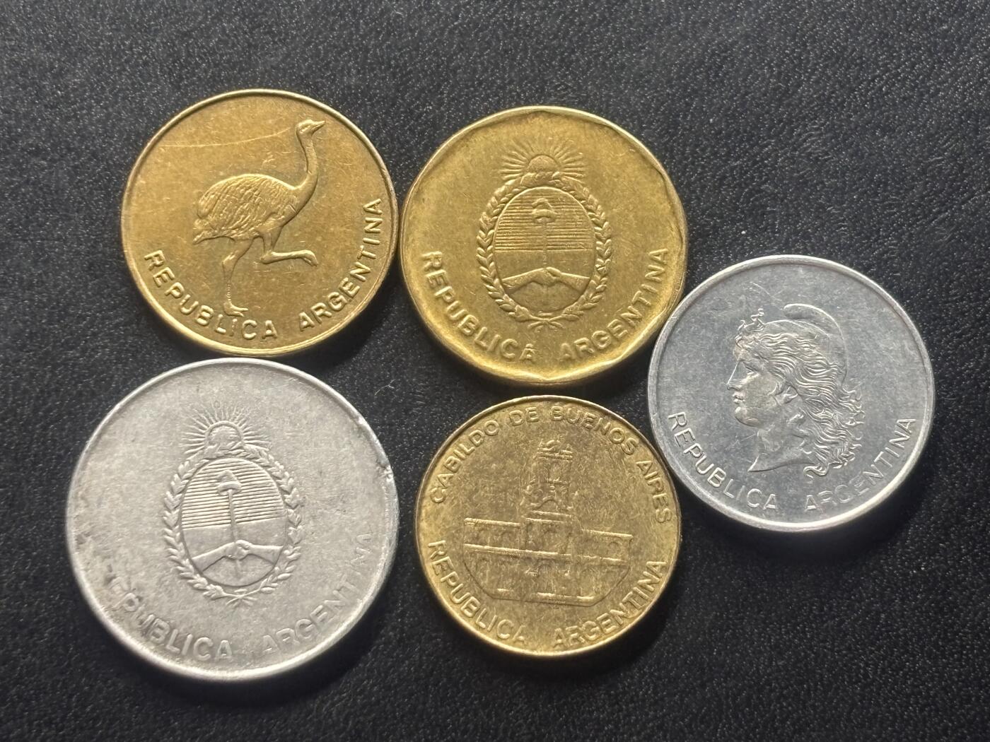 邮泉阁限时拍卖第三十六场 美洲硬币专场（硬币在国外。请付邮费6元。） 阿根廷1980年代5枚