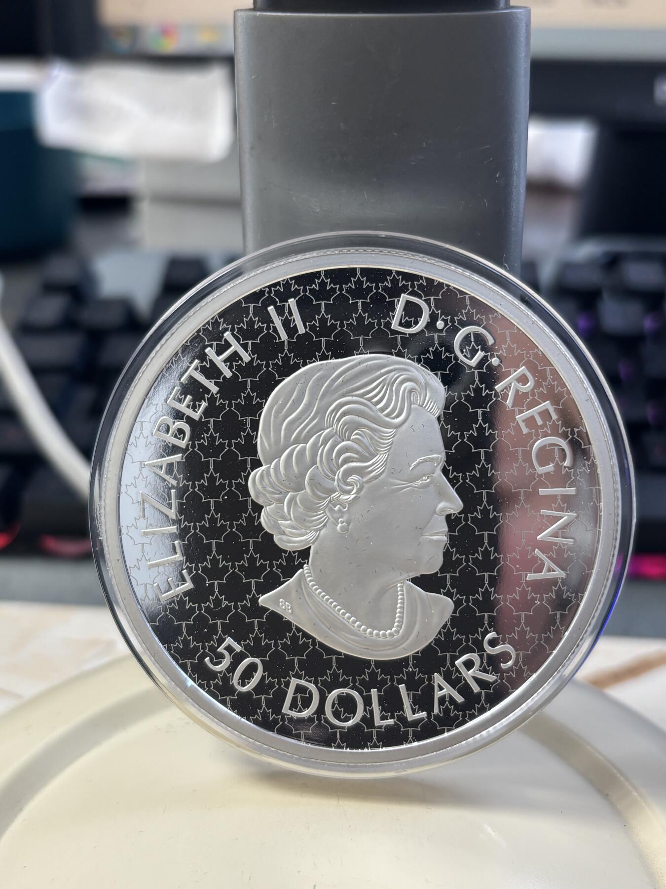 第182期拍卖 获奖币加拿大2022年大西洋幽灵船5盎司彩色夜光银币,9999银，发行1500枚