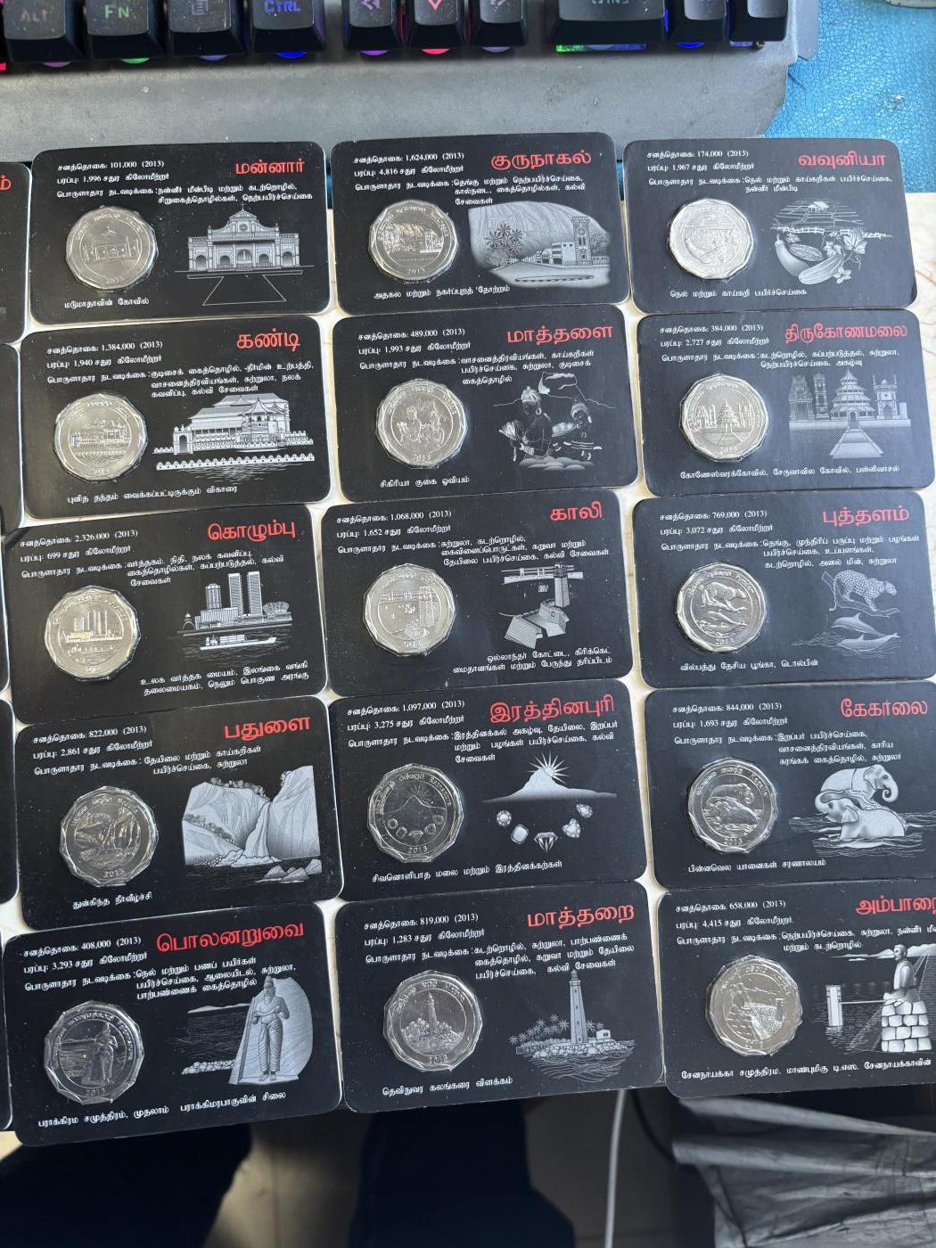 第182期拍卖 2013年斯里兰卡10卢布纪念币套（共25枚）斯里兰卡所有行政区 卡装，单枚在10美元左右