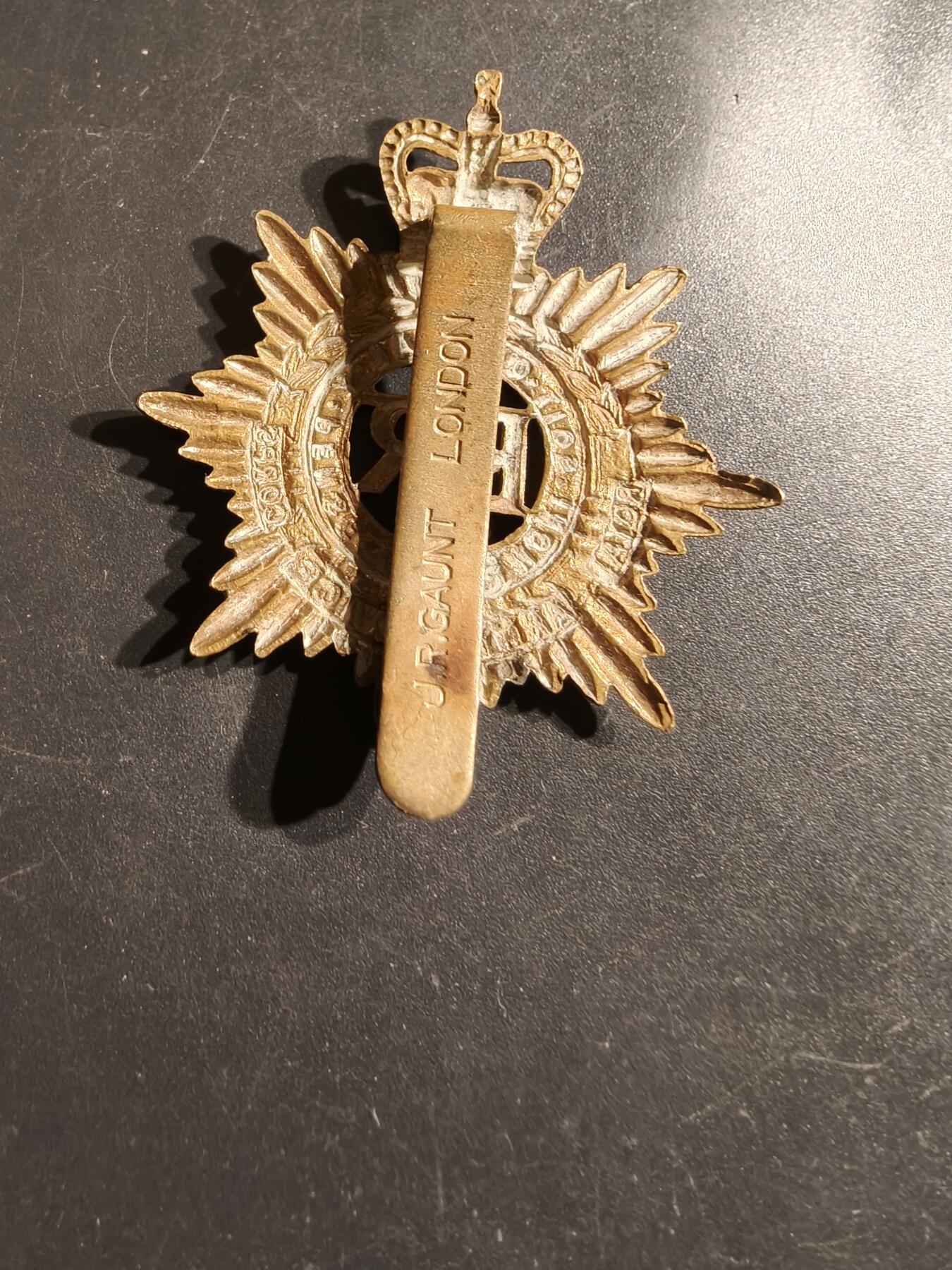老王徽章第164期  英国皇家陆军服务兵团帽徽     女王早期铜质版
