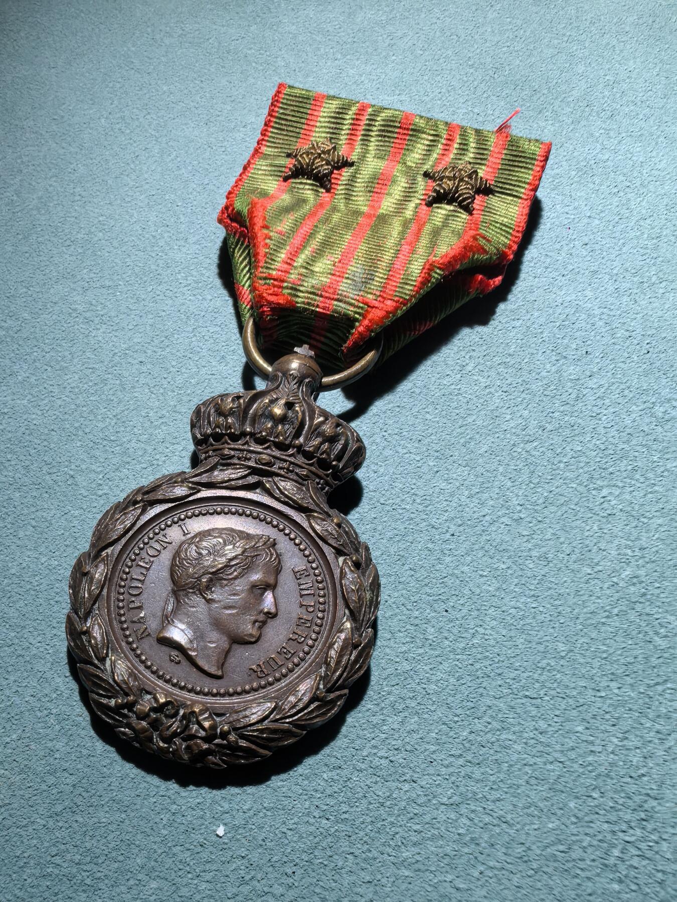 盛世勋华——号角文化勋章邮票专场拍卖第288期 法国圣海伦娜奖章 稀少带两次嘉奖 1857年拿破仑三世设立，授予1789-1815年间参加拿破仑战争并且幸存的老兵 