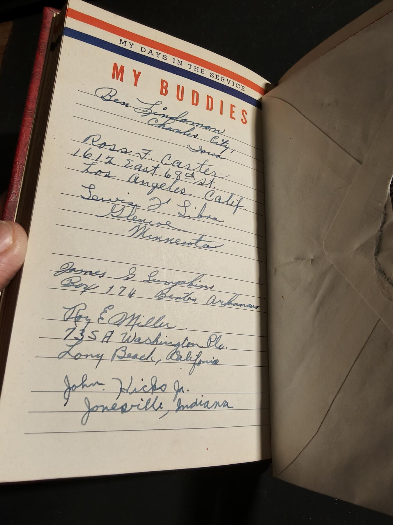 老王徽章第164期 美国二战服役记事本    带原始封装    内部有几页被记录了内容，绝大部分都是空页      尺寸11×18×2cm